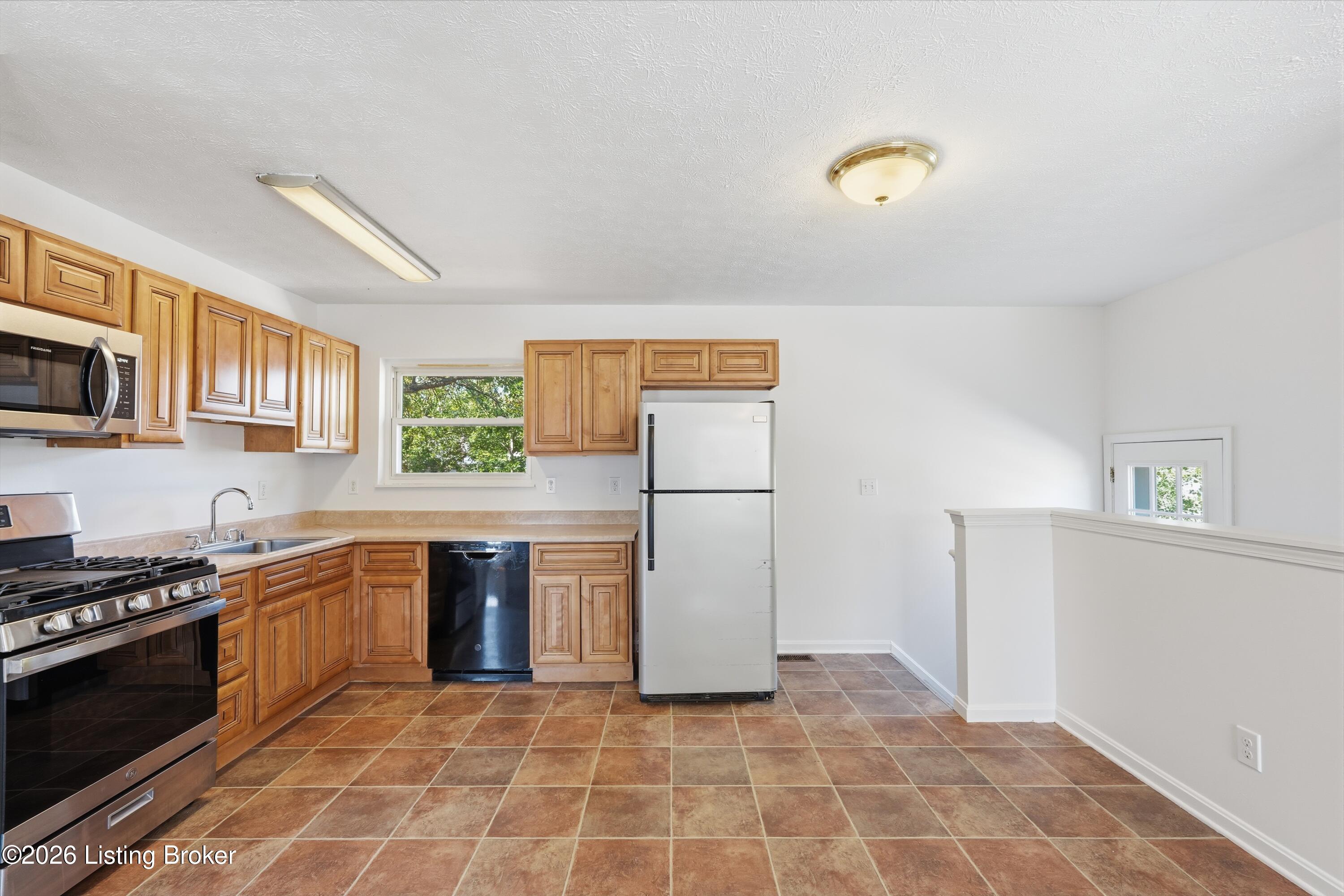 611 Blossom Rd Property Photo 5