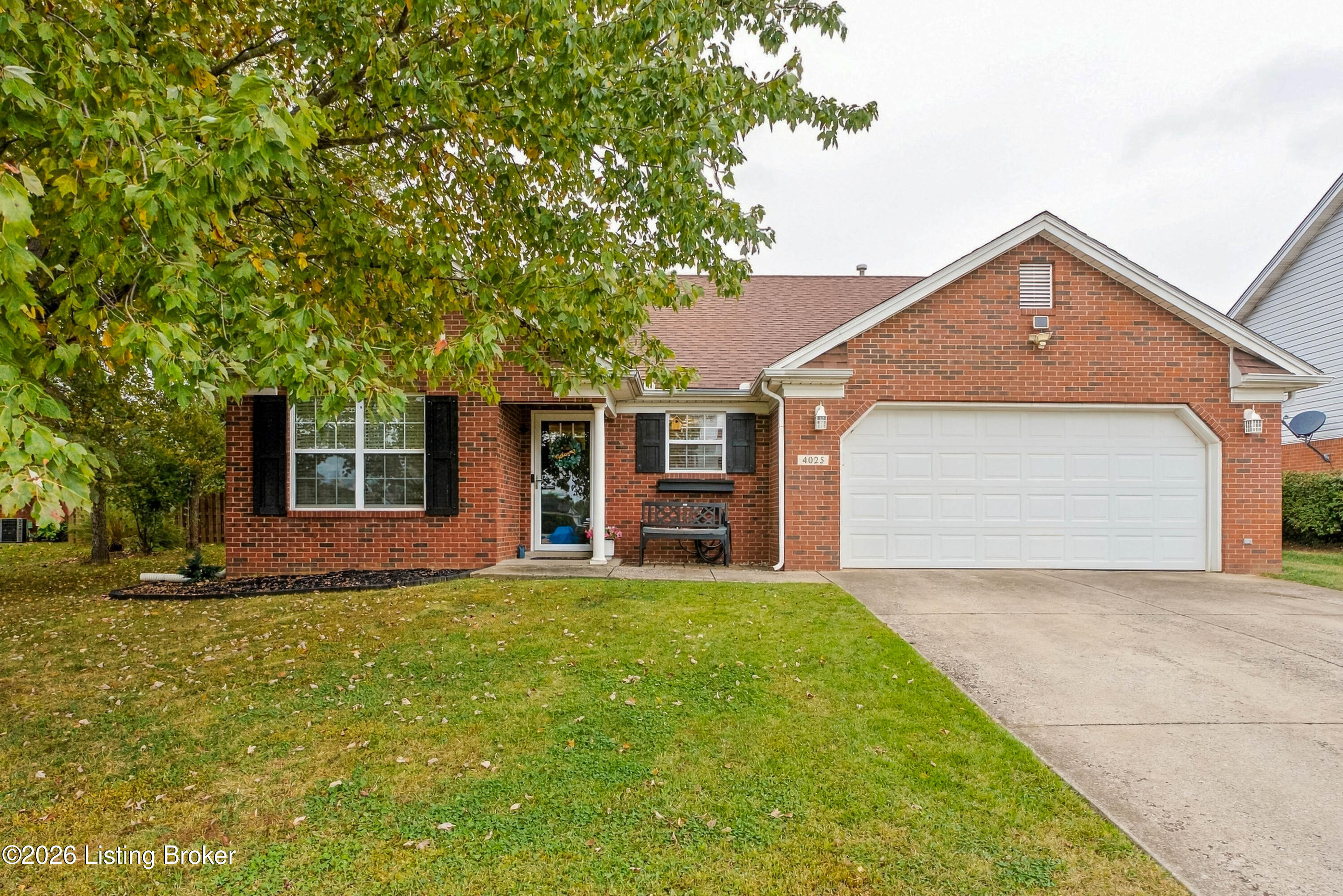 4025 Heron Dr Property Photo 2