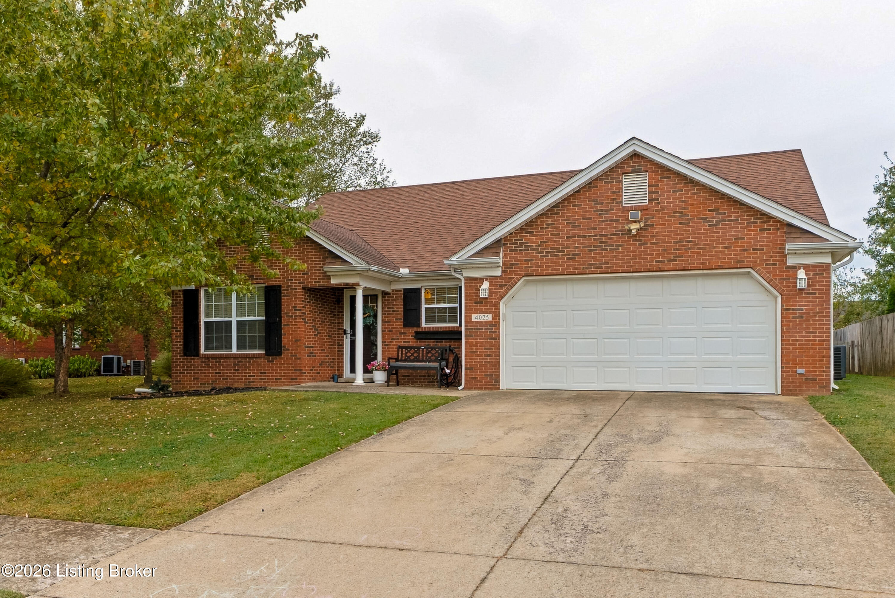 4025 Heron Dr Property Photo 3