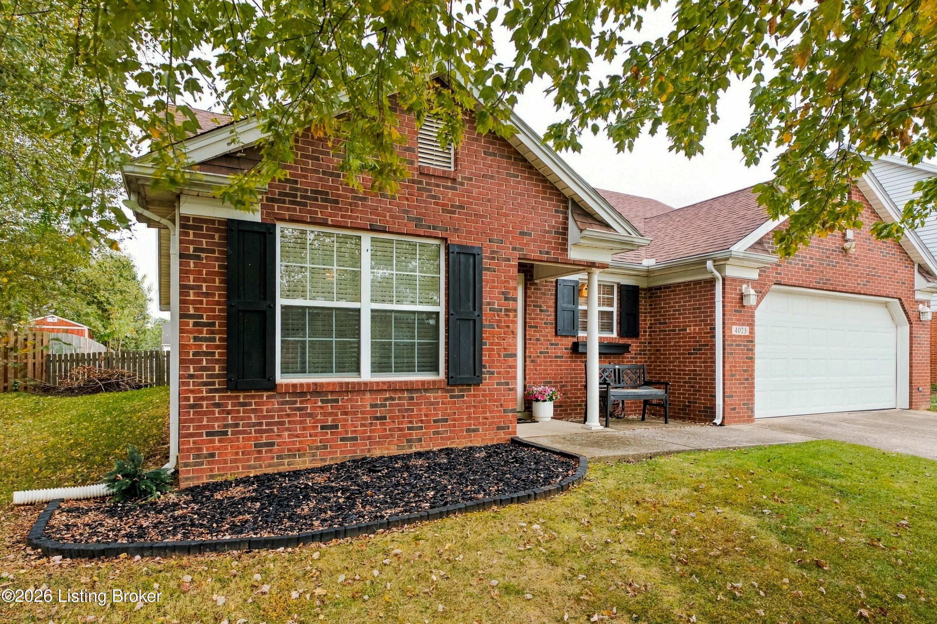 4025 Heron Dr Property Photo 4