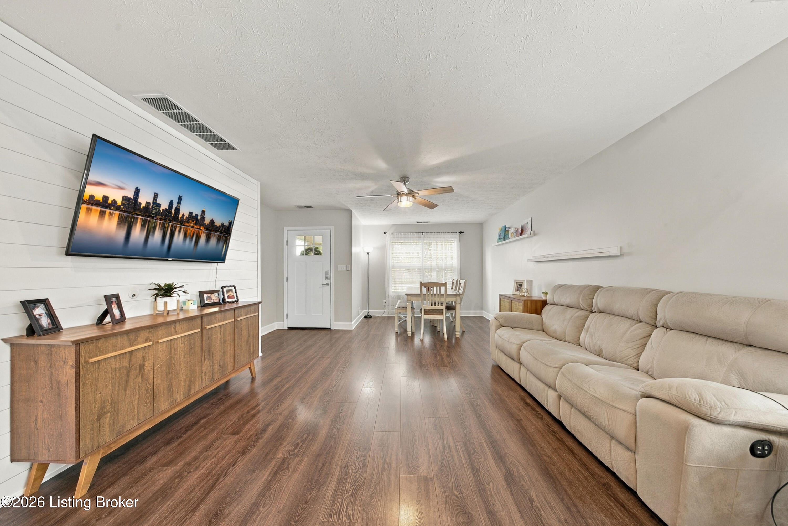 4025 Heron Dr Property Photo 6