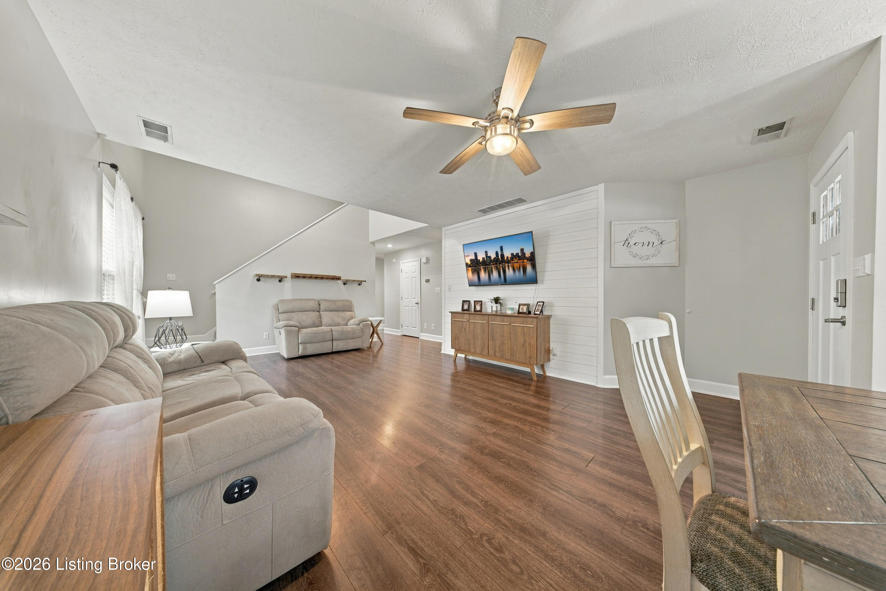 4025 Heron Dr Property Photo 8