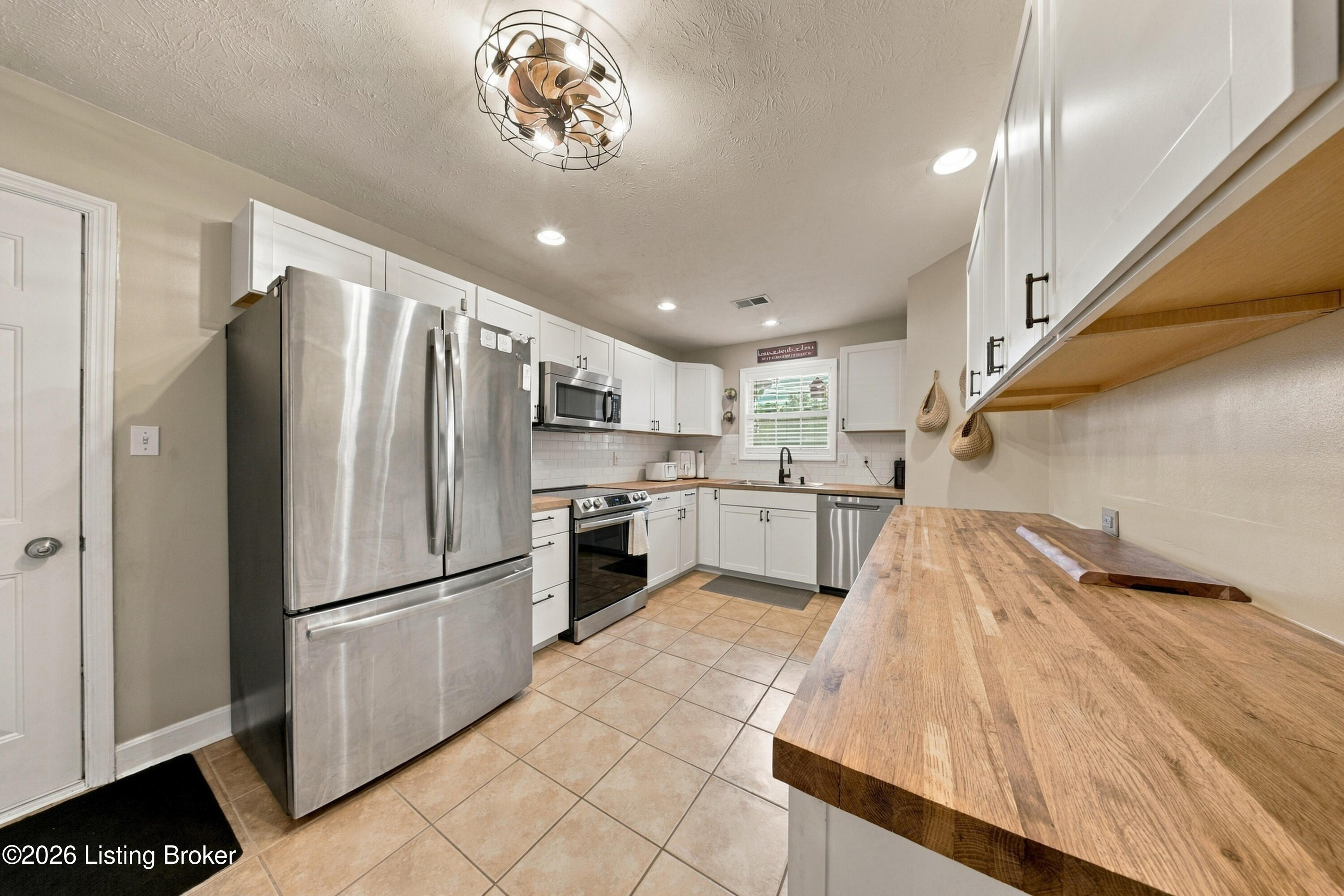 4025 Heron Dr Property Photo 11