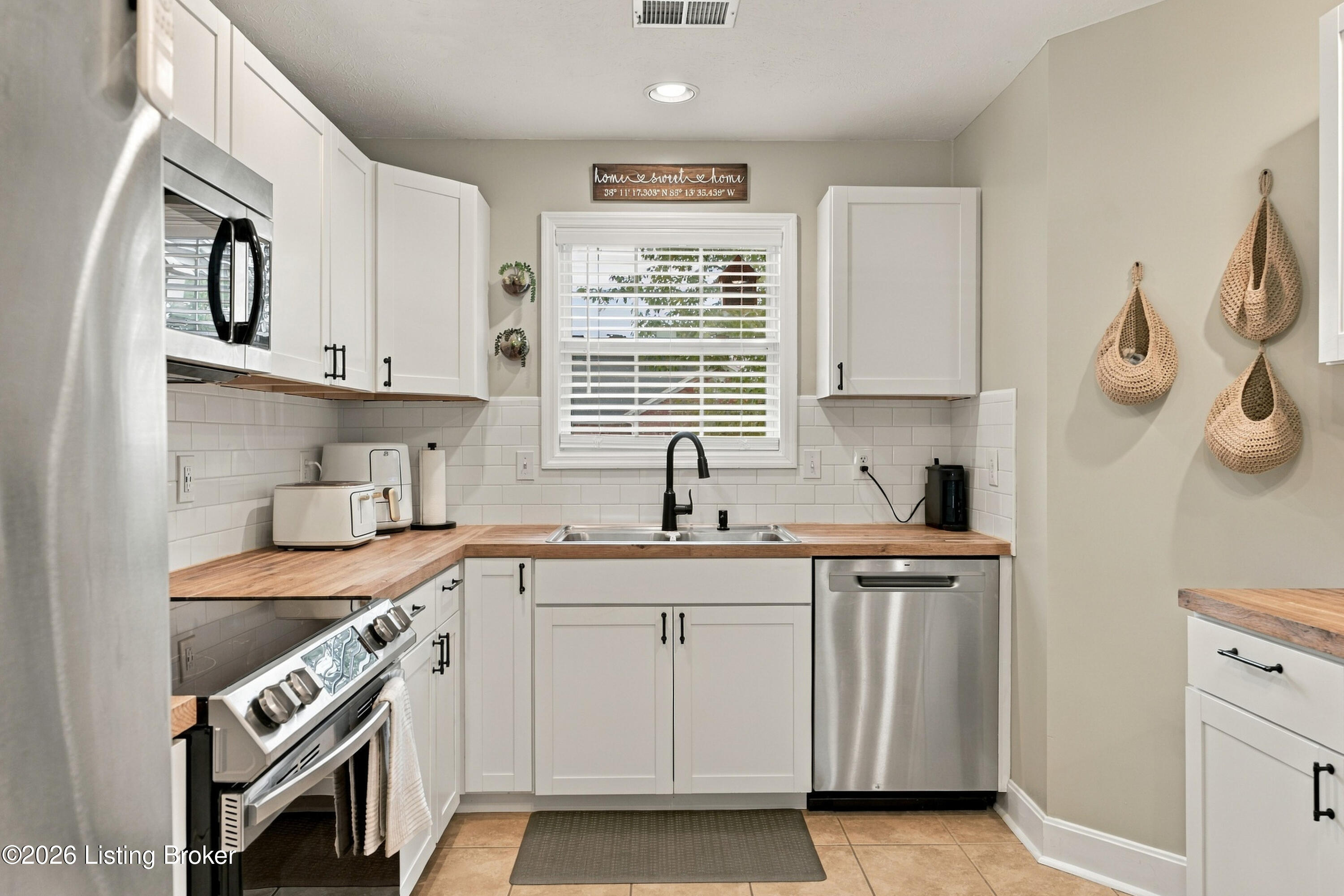 4025 Heron Dr Property Photo 12