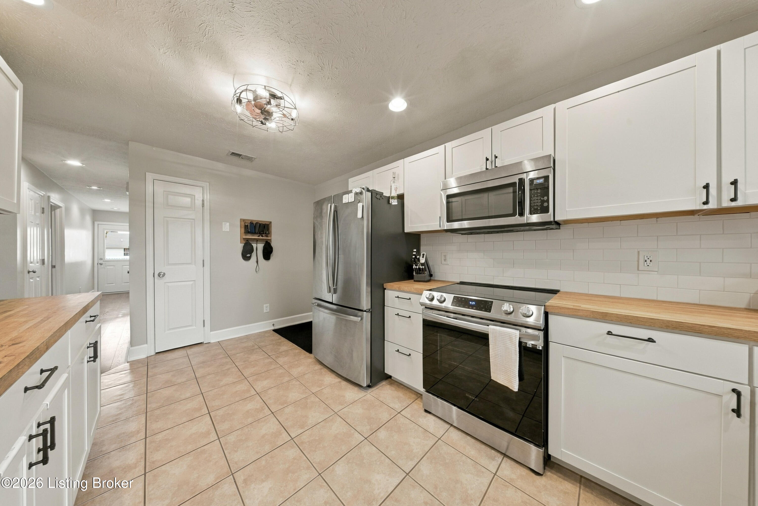 4025 Heron Dr Property Photo 13