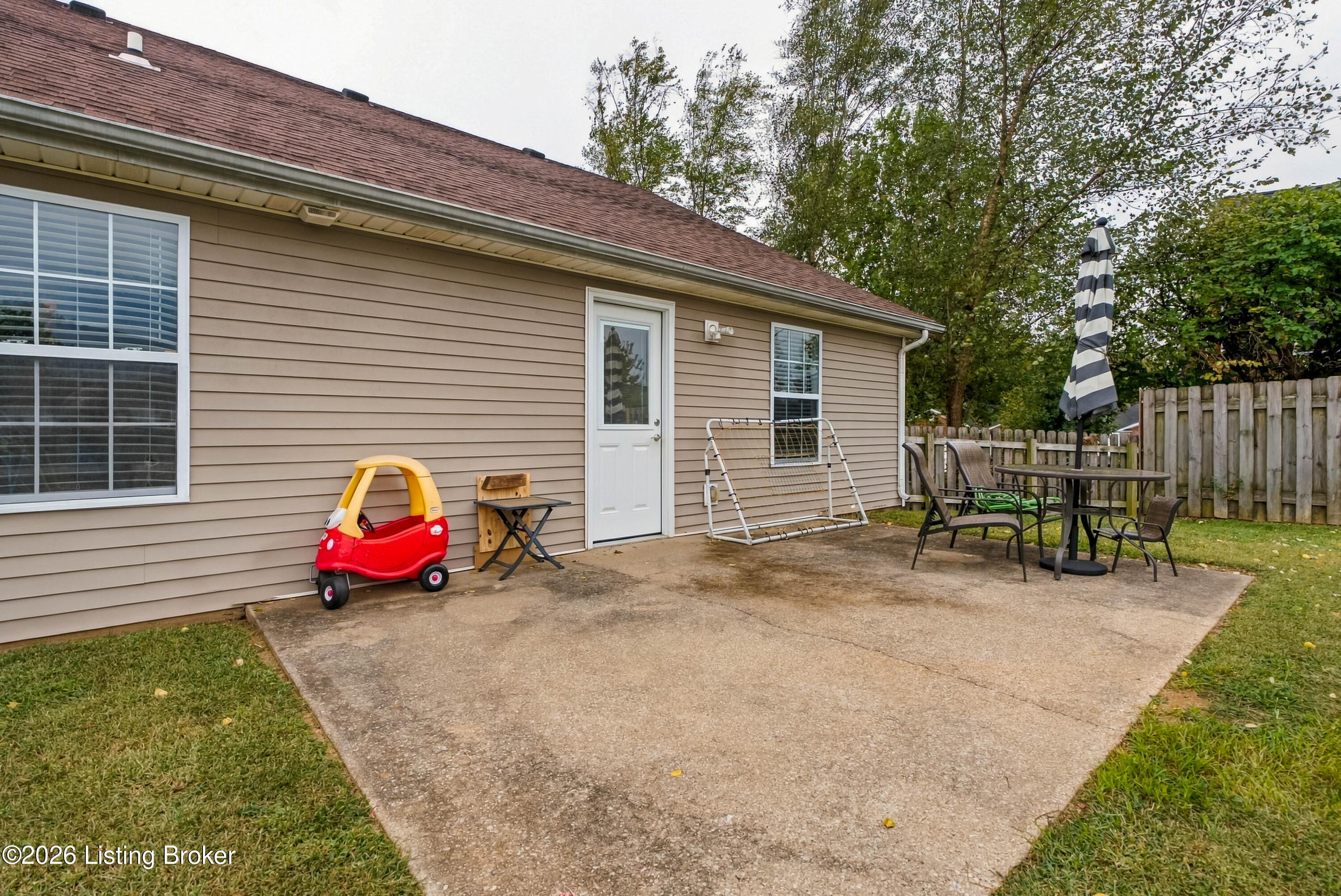 4025 Heron Dr Property Photo 38