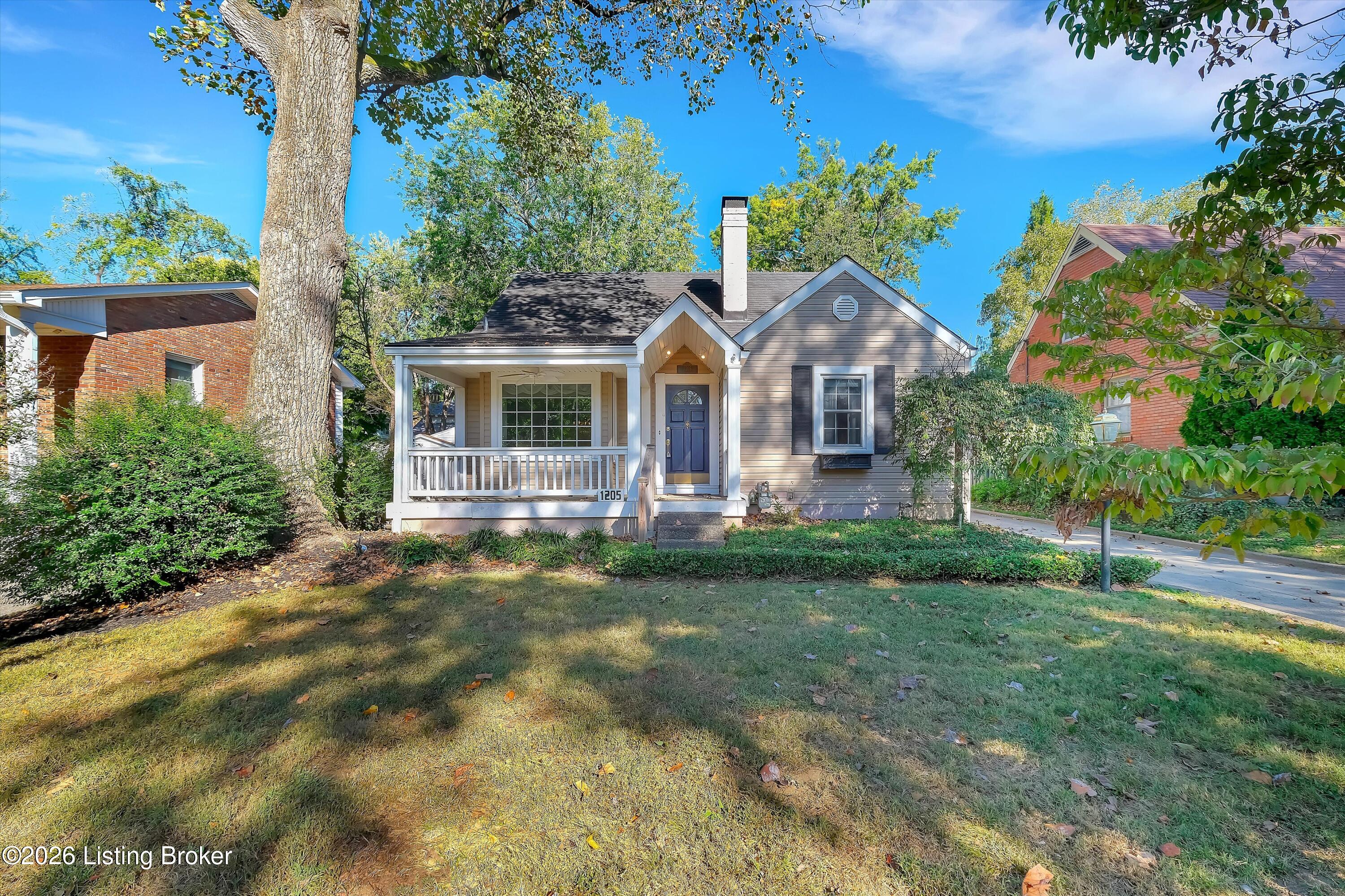 1205 Valley Dr Property Photo 2