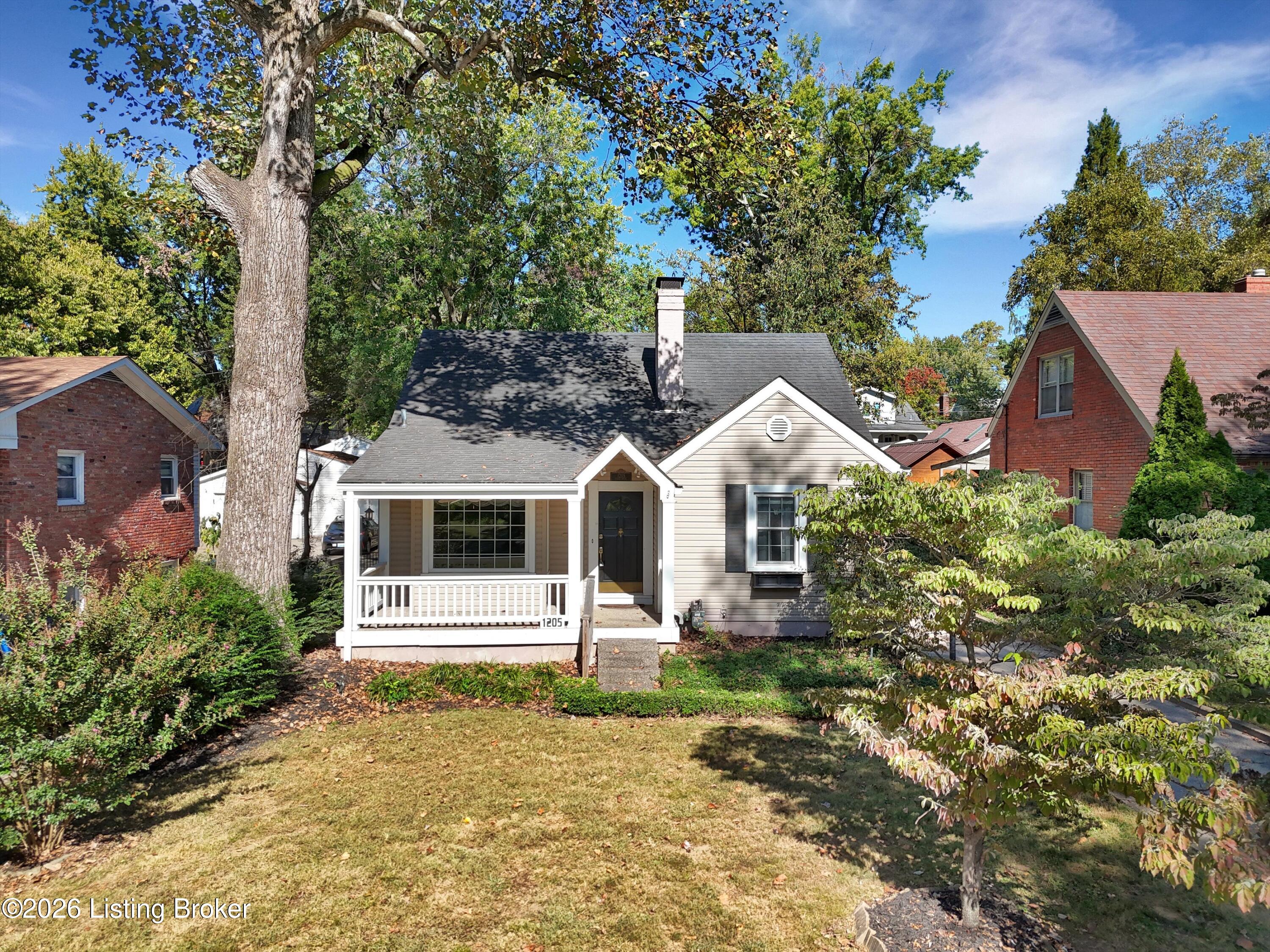 1205 Valley Dr Property Photo 3