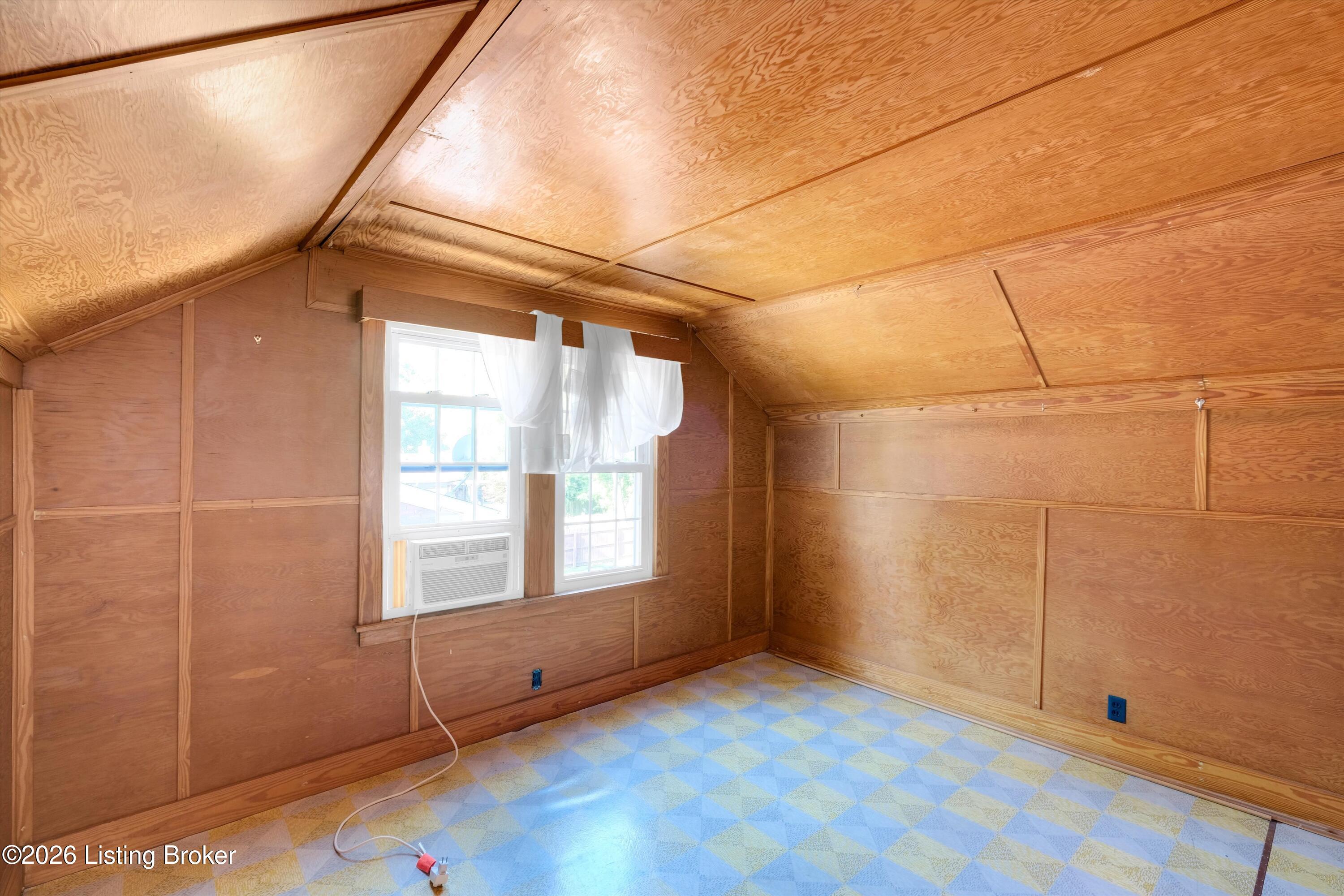 1205 Valley Dr Property Photo 35
