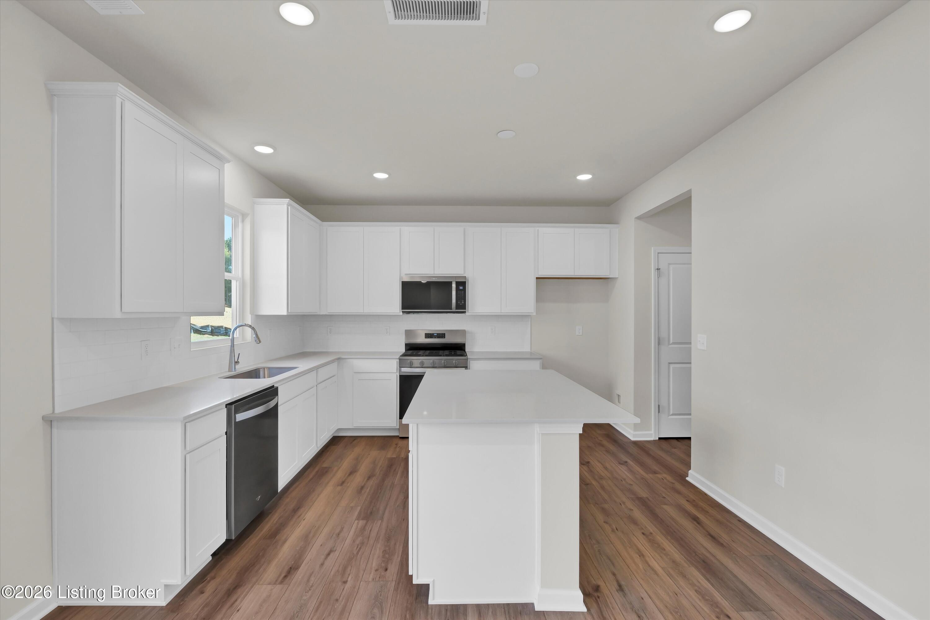 8415 Hollis View Way Property Photo 10