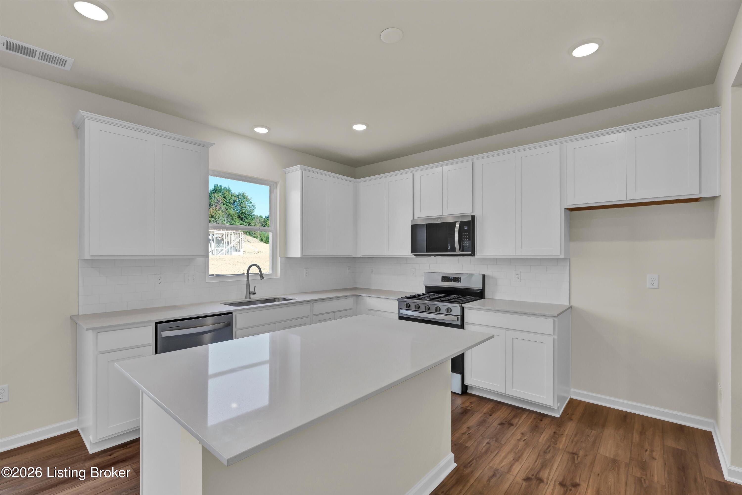 8415 Hollis View Way Property Photo 11