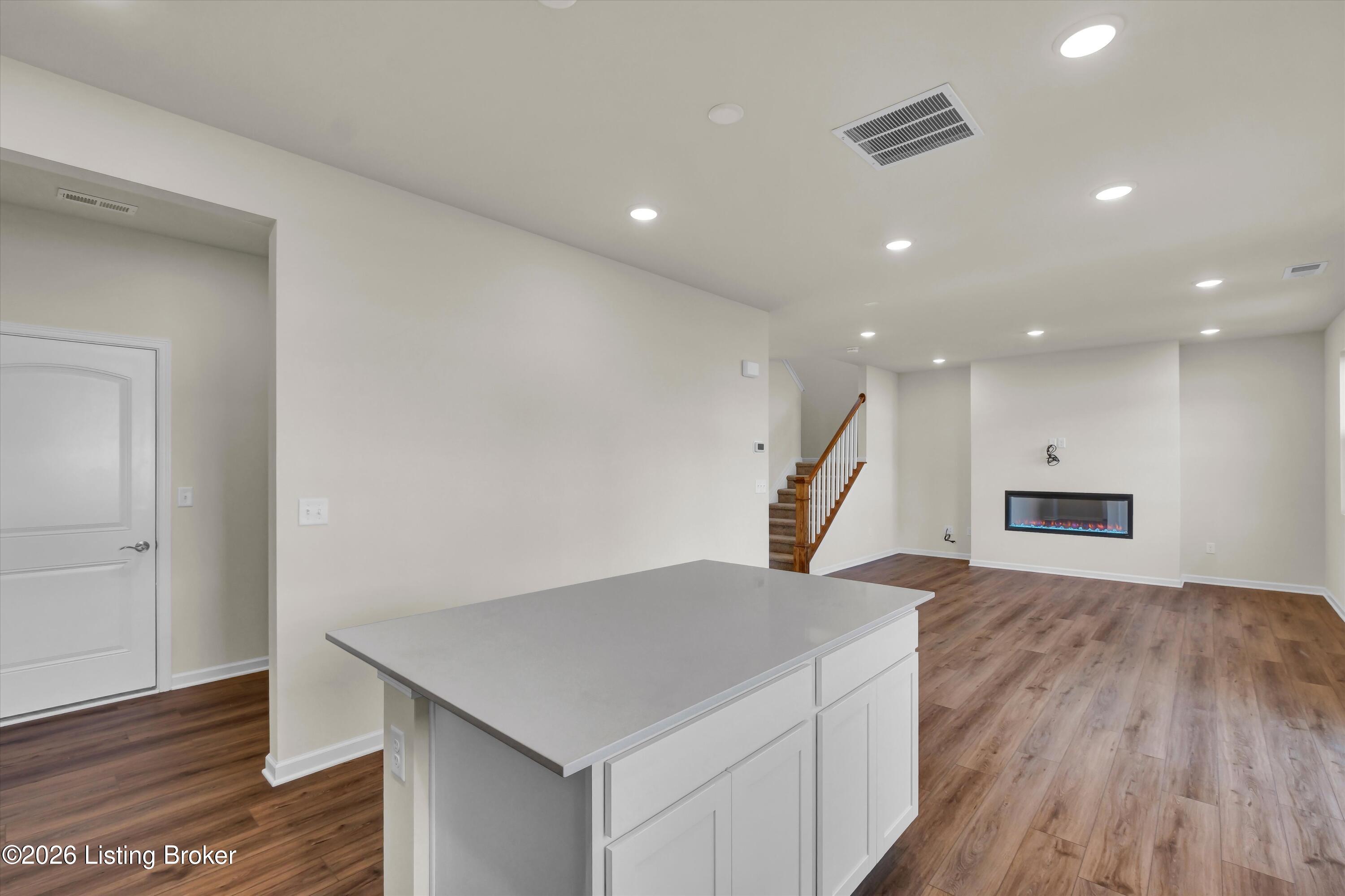 8415 Hollis View Way Property Photo 14