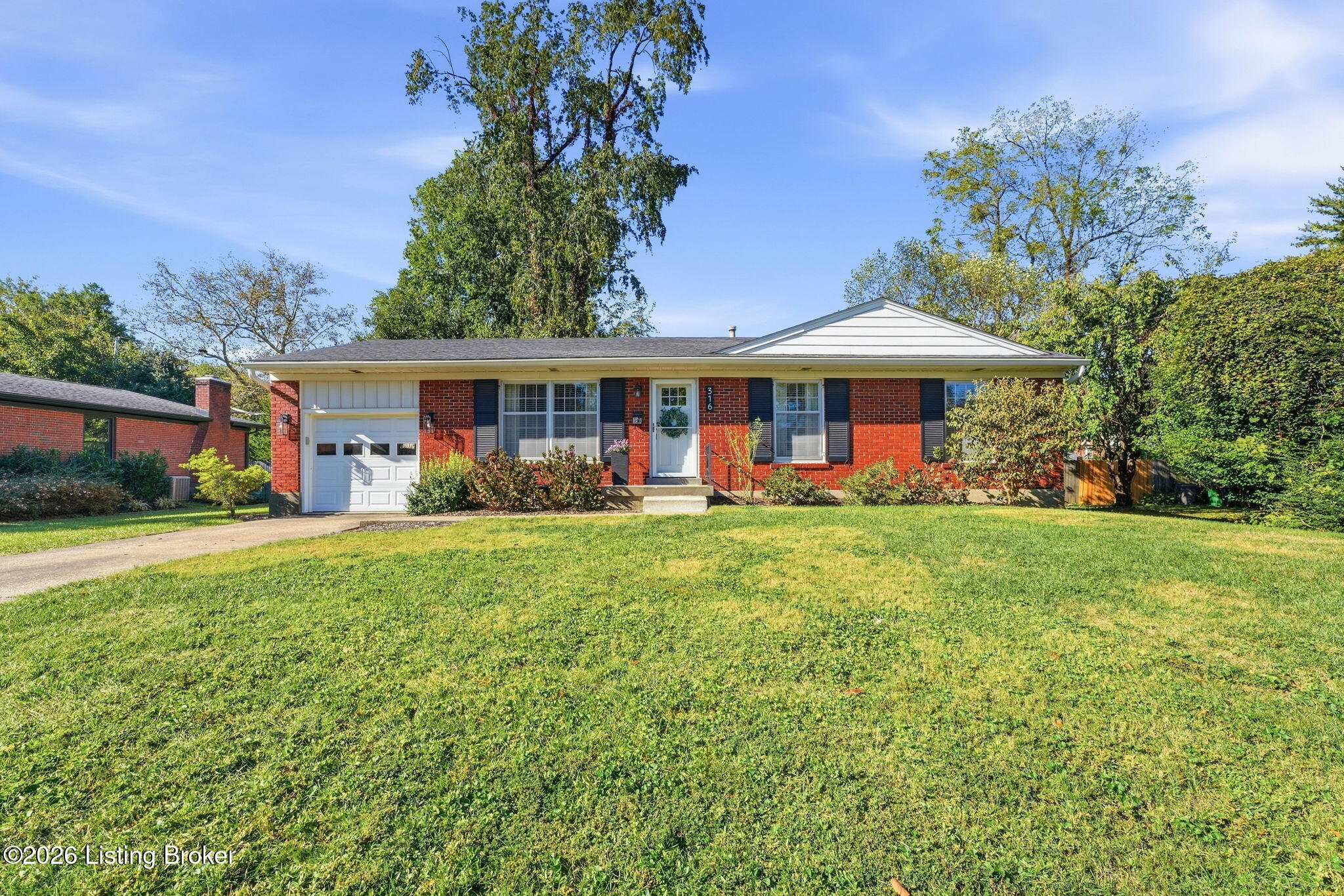 316 Castleview Dr Property Photo 1