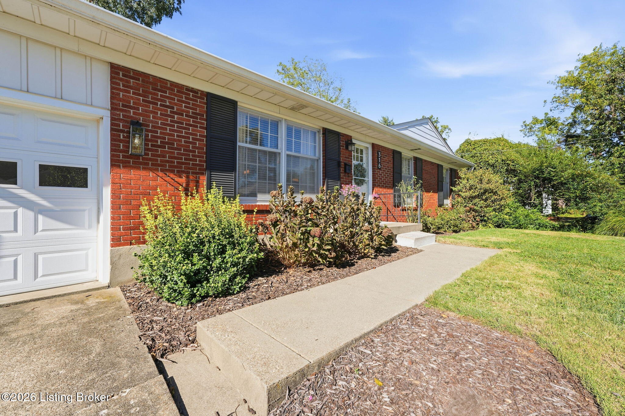 316 Castleview Dr Property Photo 12