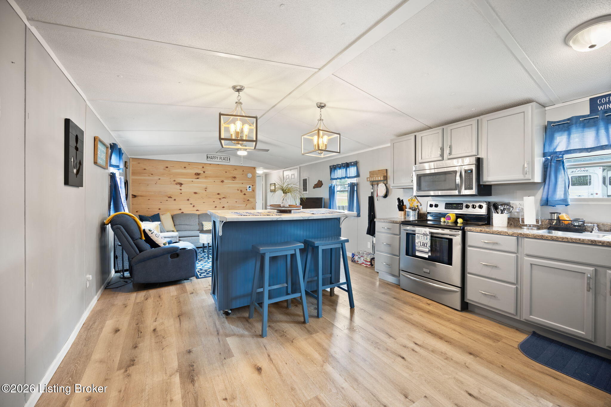 821 Foxwood Cir Property Photo 8