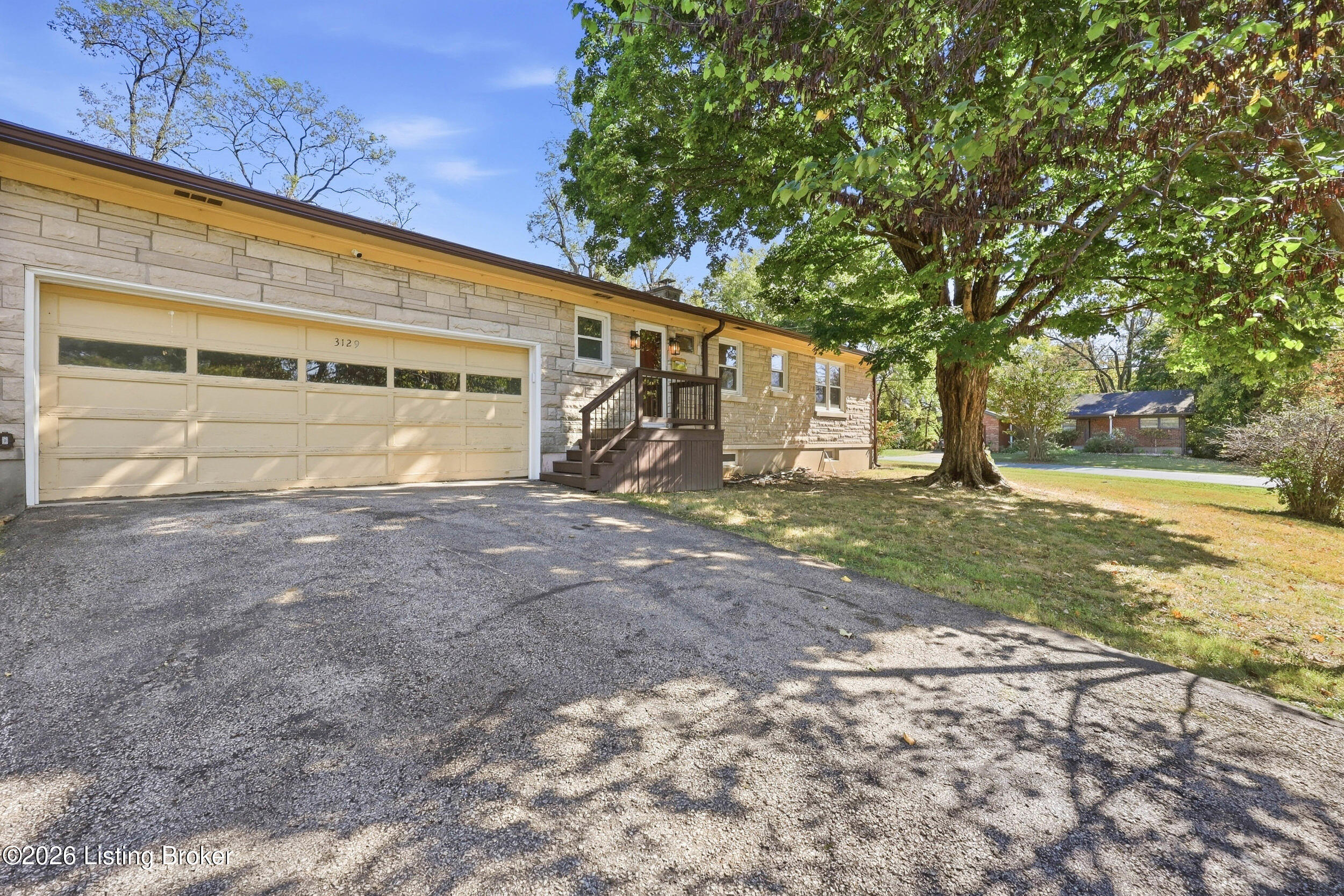 3129 Hewitt Ave Property Photo 2