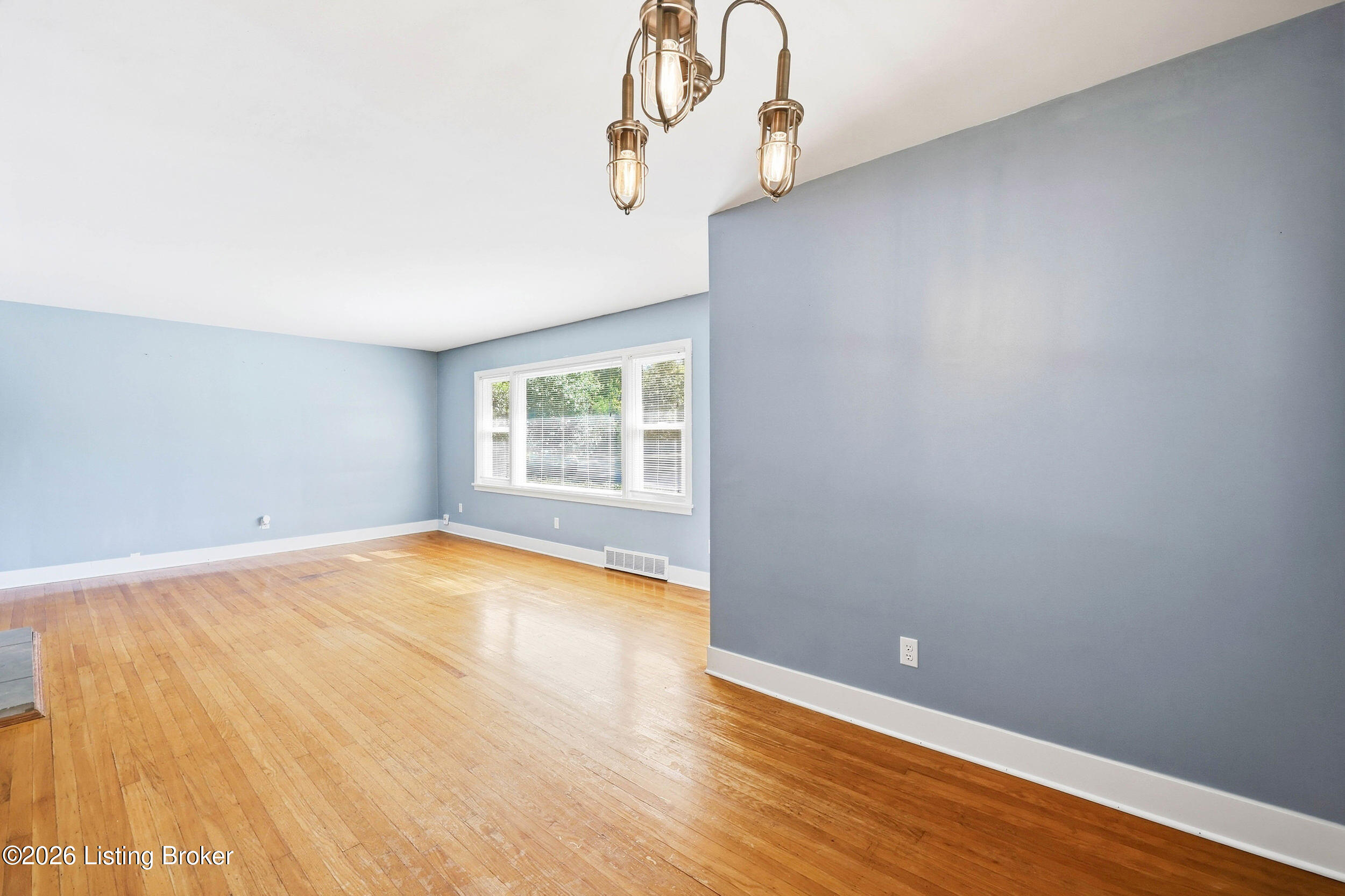 3129 Hewitt Ave Property Photo 10