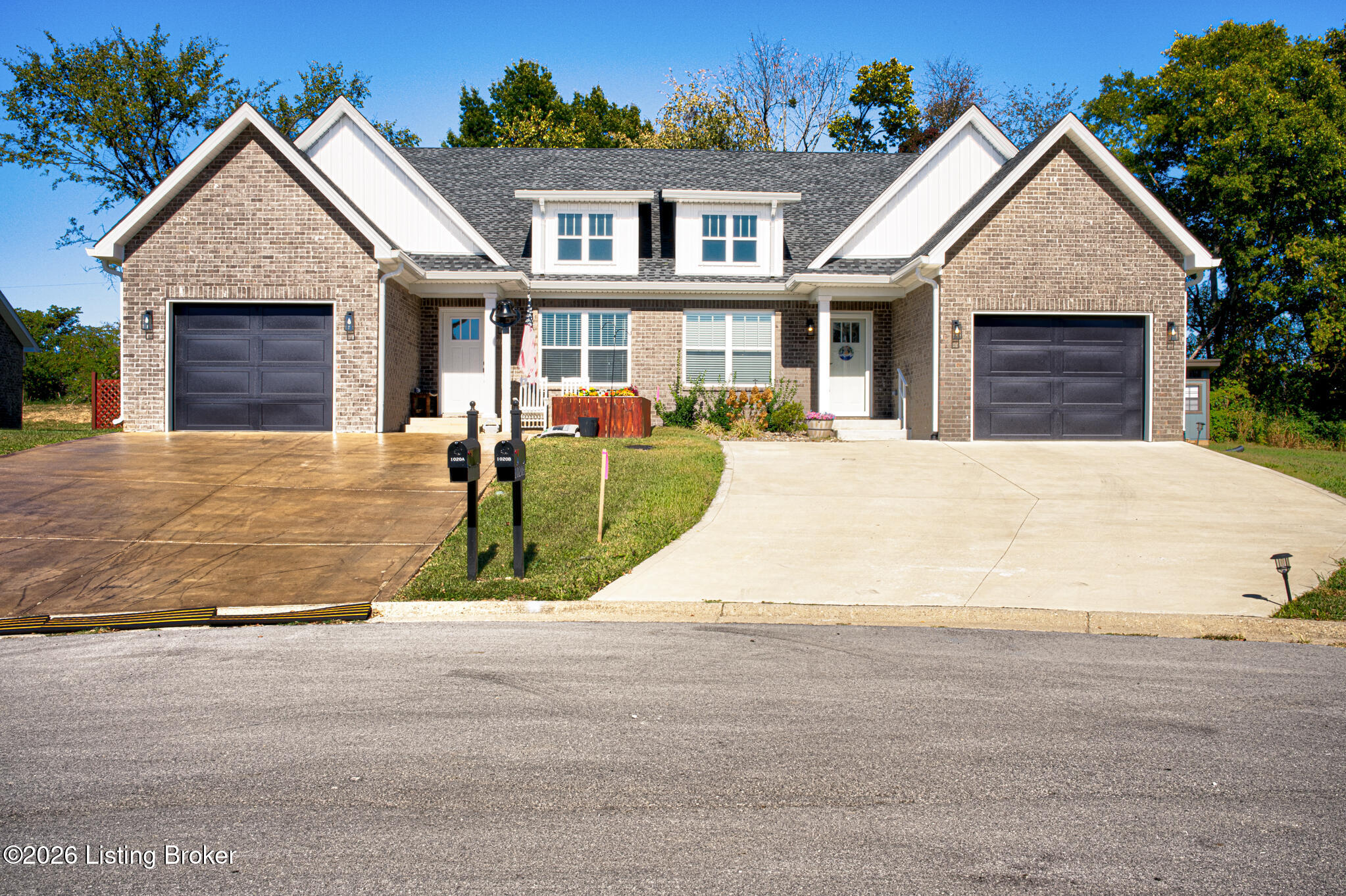 1020 Ray Wimsett Blvd B Property Photo 1