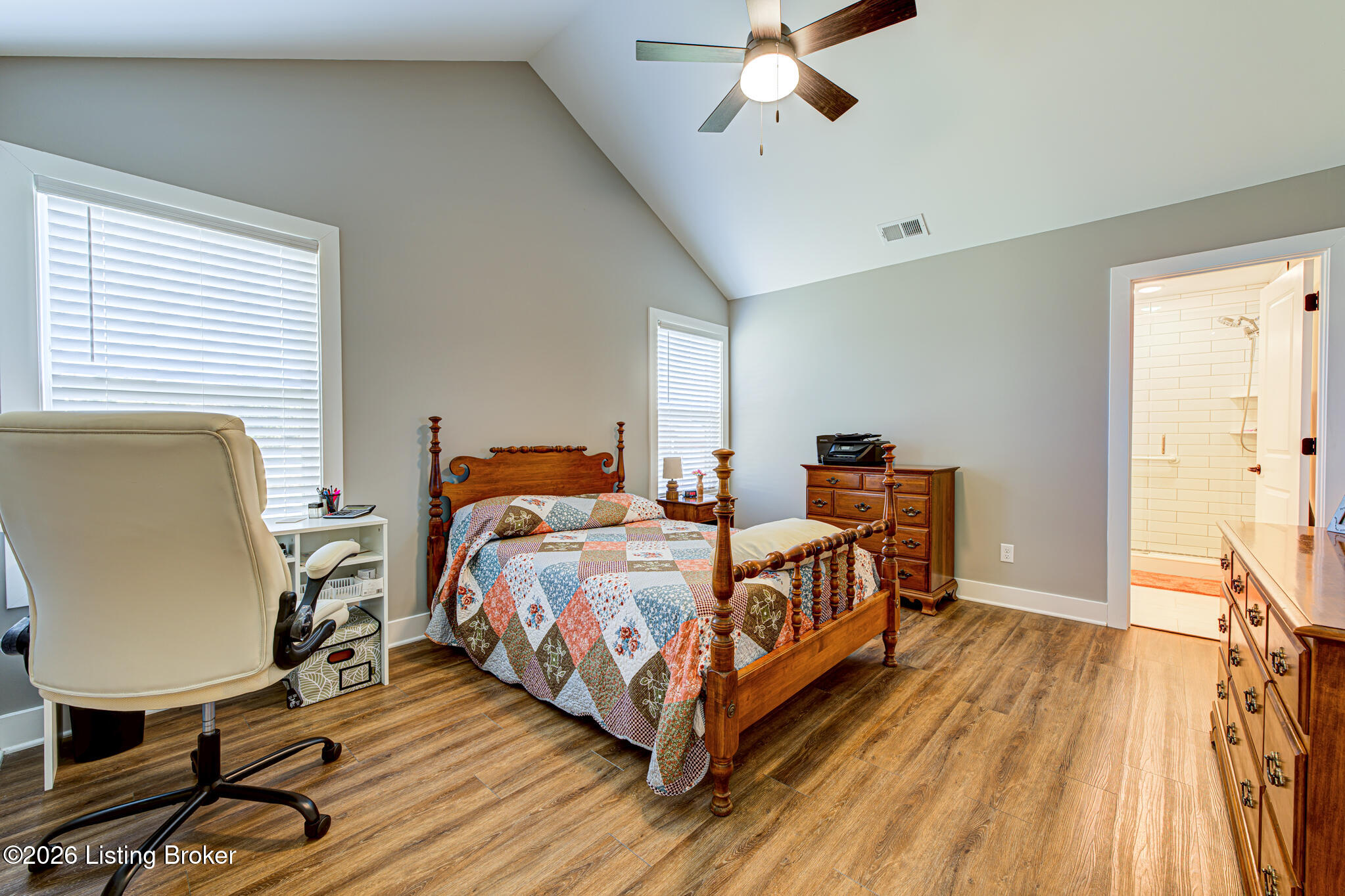 1020 Ray Wimsett Blvd B Property Photo 14