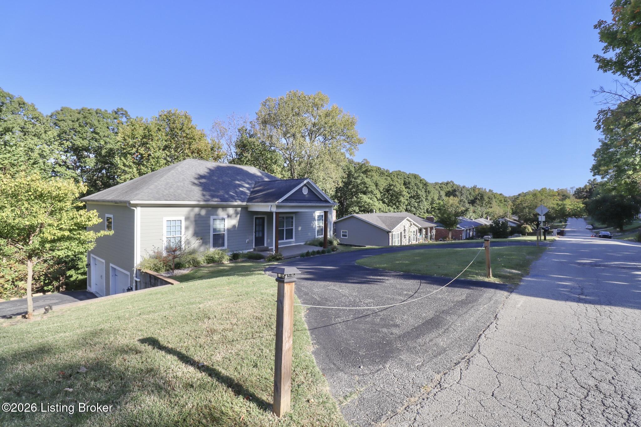 2718 Windsor Forest Dr Property Photo 2