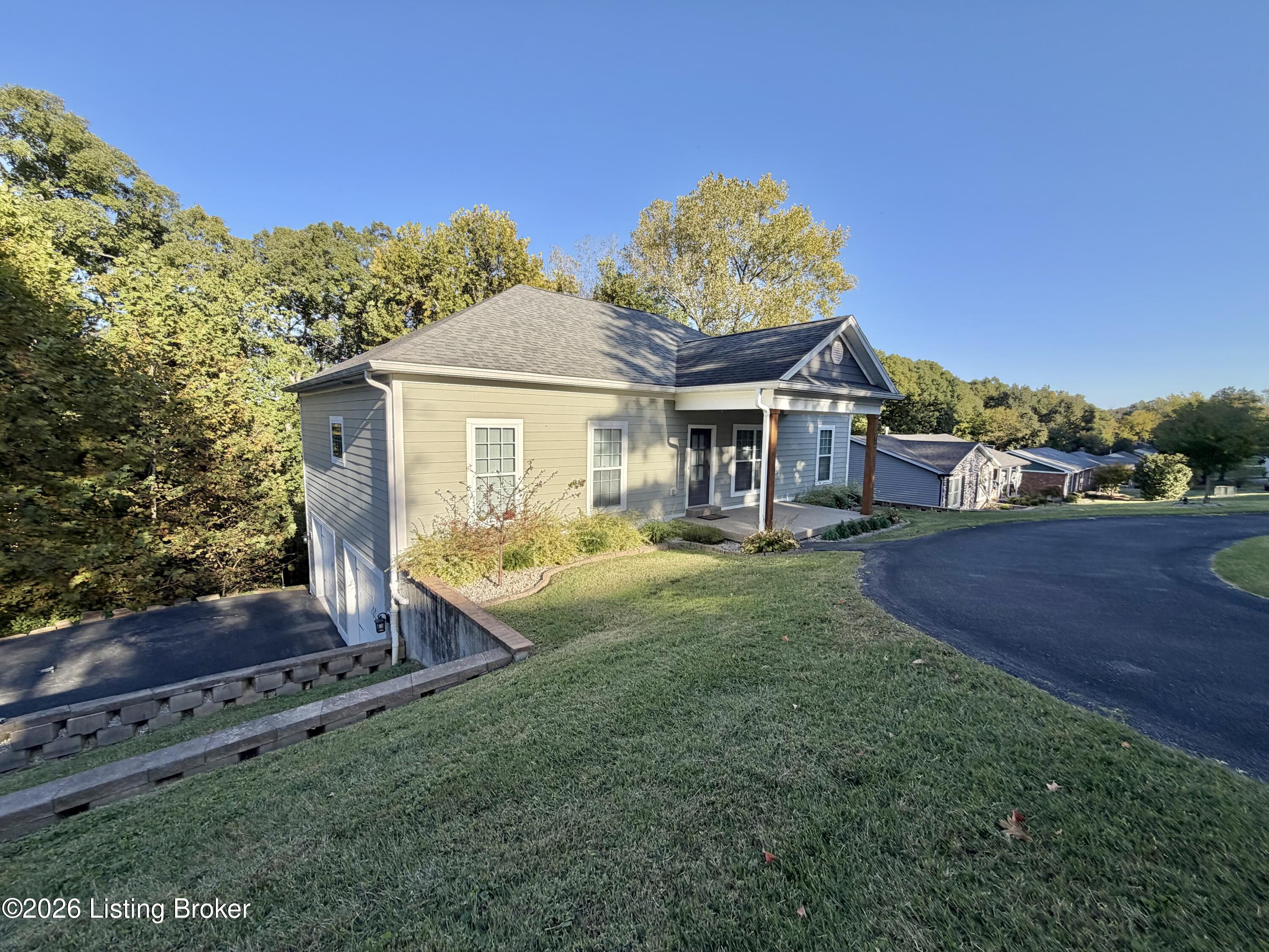2718 Windsor Forest Dr Property Photo 3