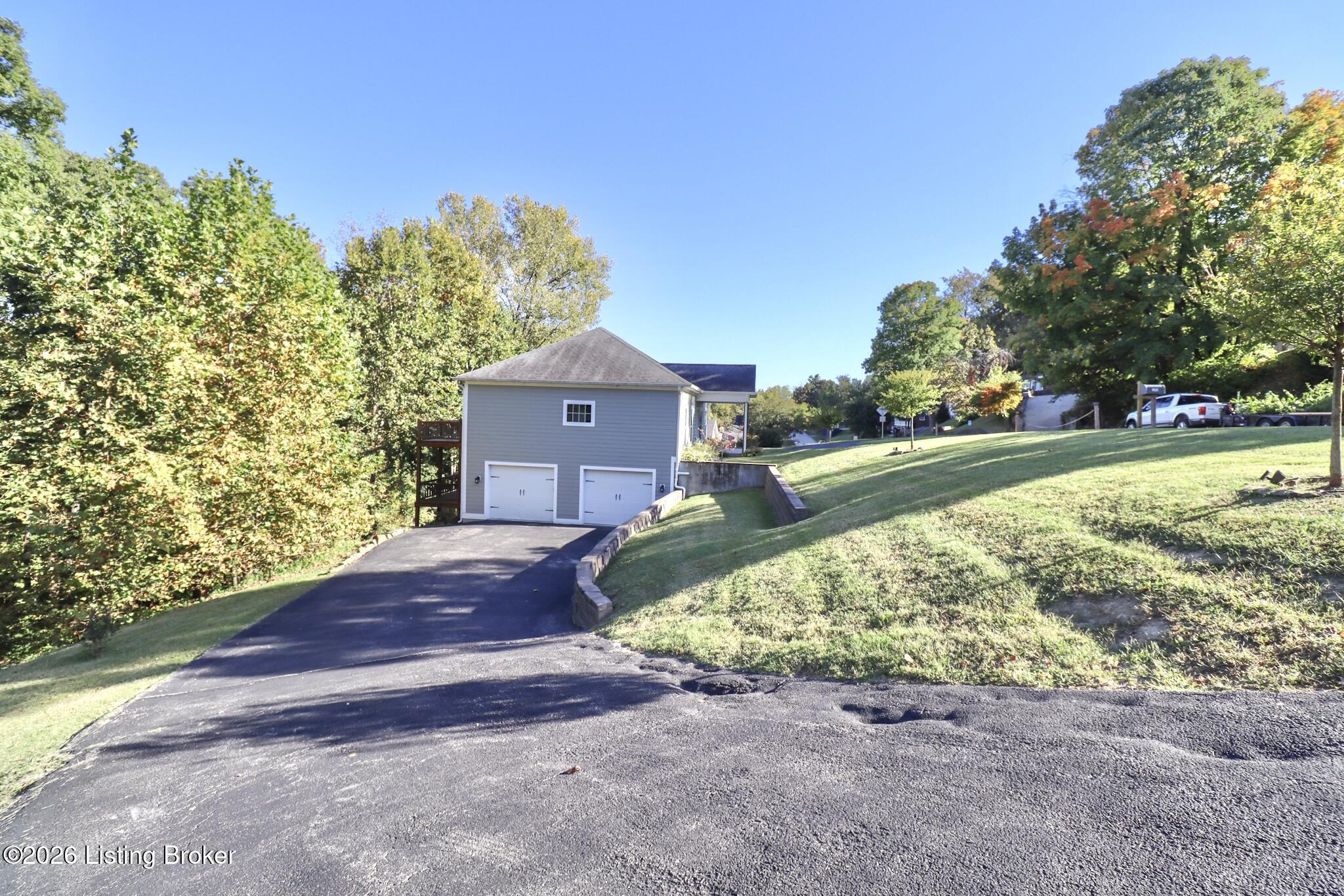 2718 Windsor Forest Dr Property Photo 4