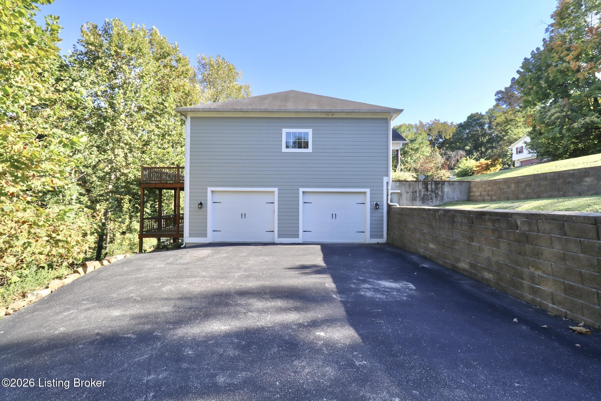 2718 Windsor Forest Dr Property Photo 6