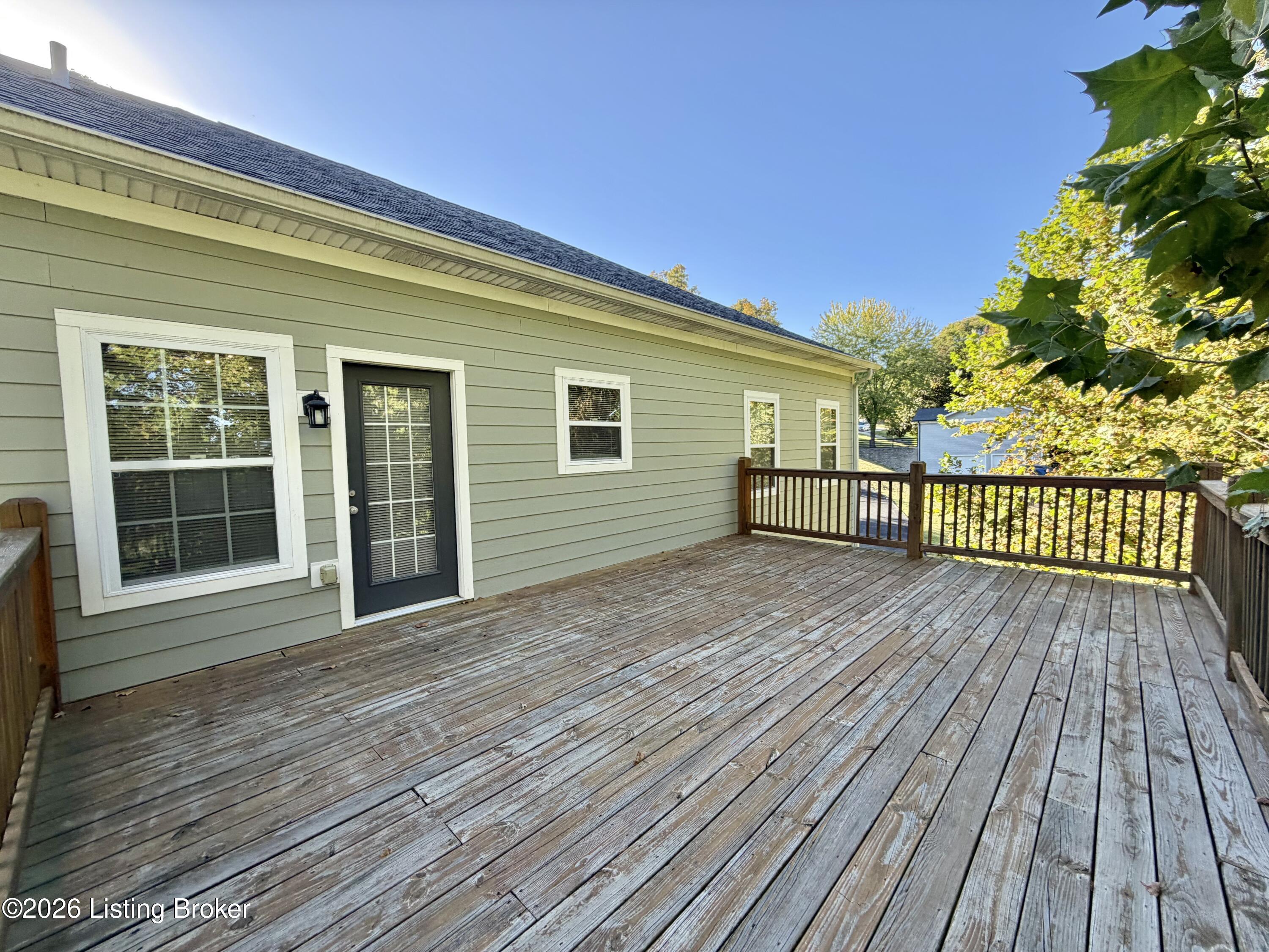 2718 Windsor Forest Dr Property Photo 9