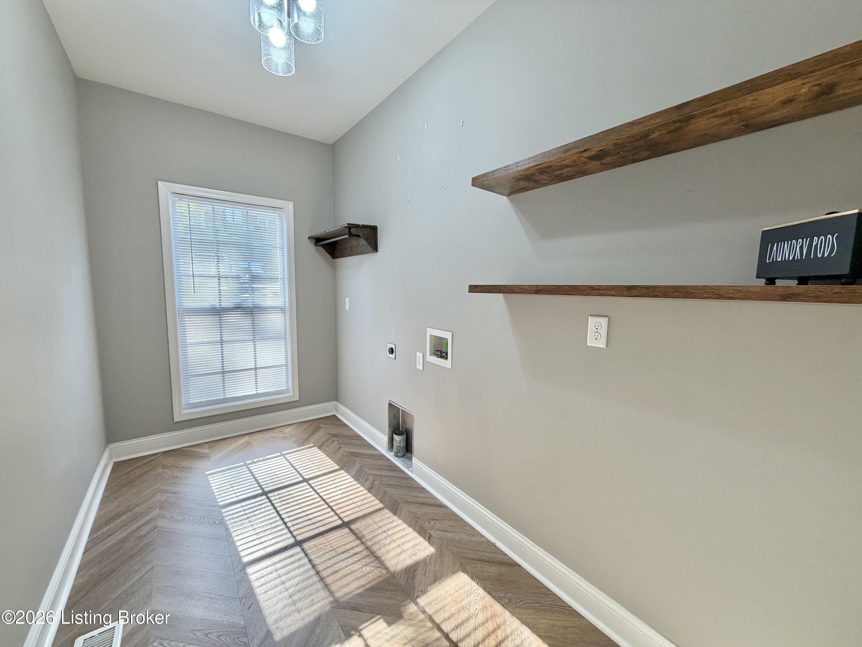 2718 Windsor Forest Dr Property Photo 25