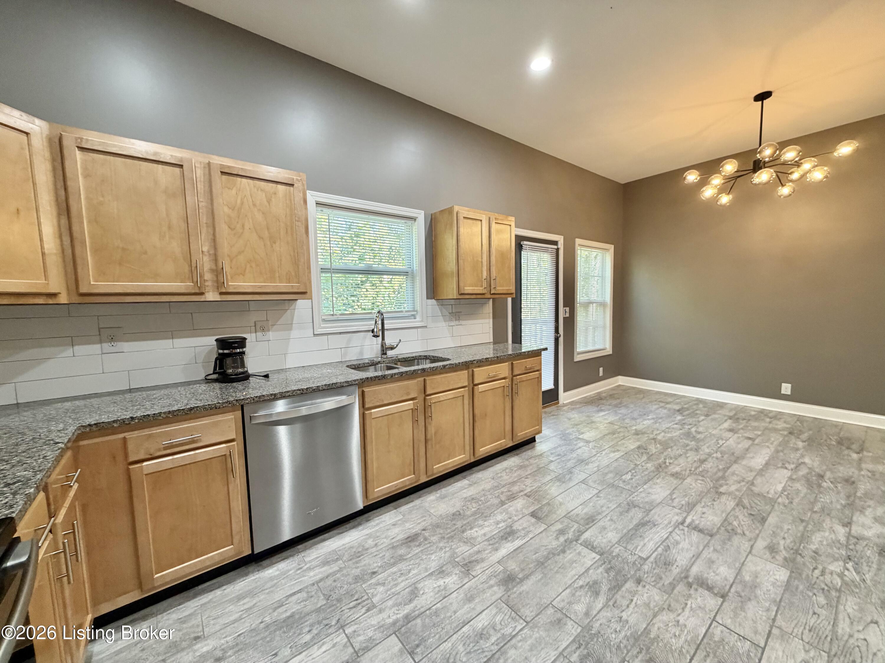 2718 Windsor Forest Dr Property Photo 33