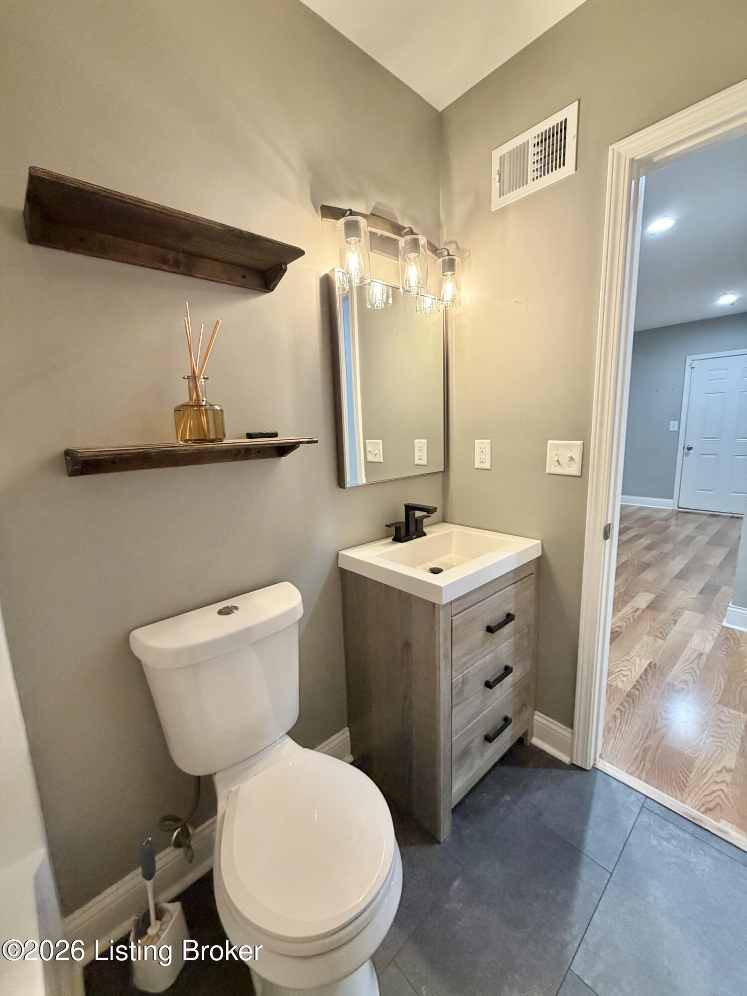 2718 Windsor Forest Dr Property Photo 38