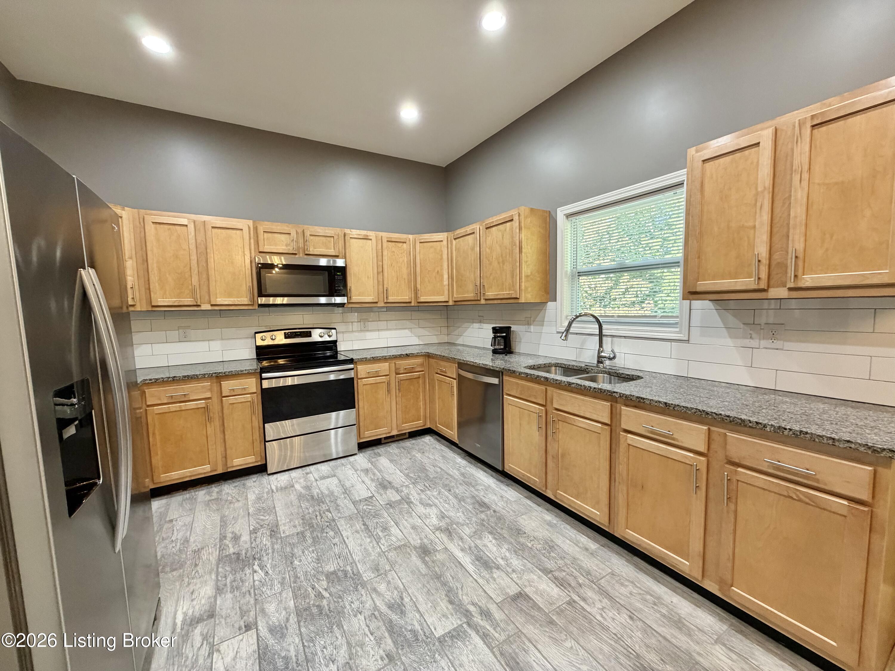 2718 Windsor Forest Dr Property Photo 40