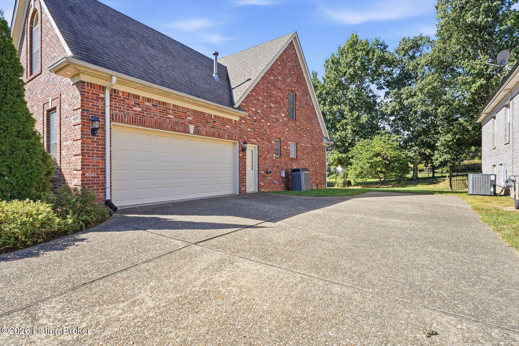 4609 Stone Lakes Dr Property Photo 6