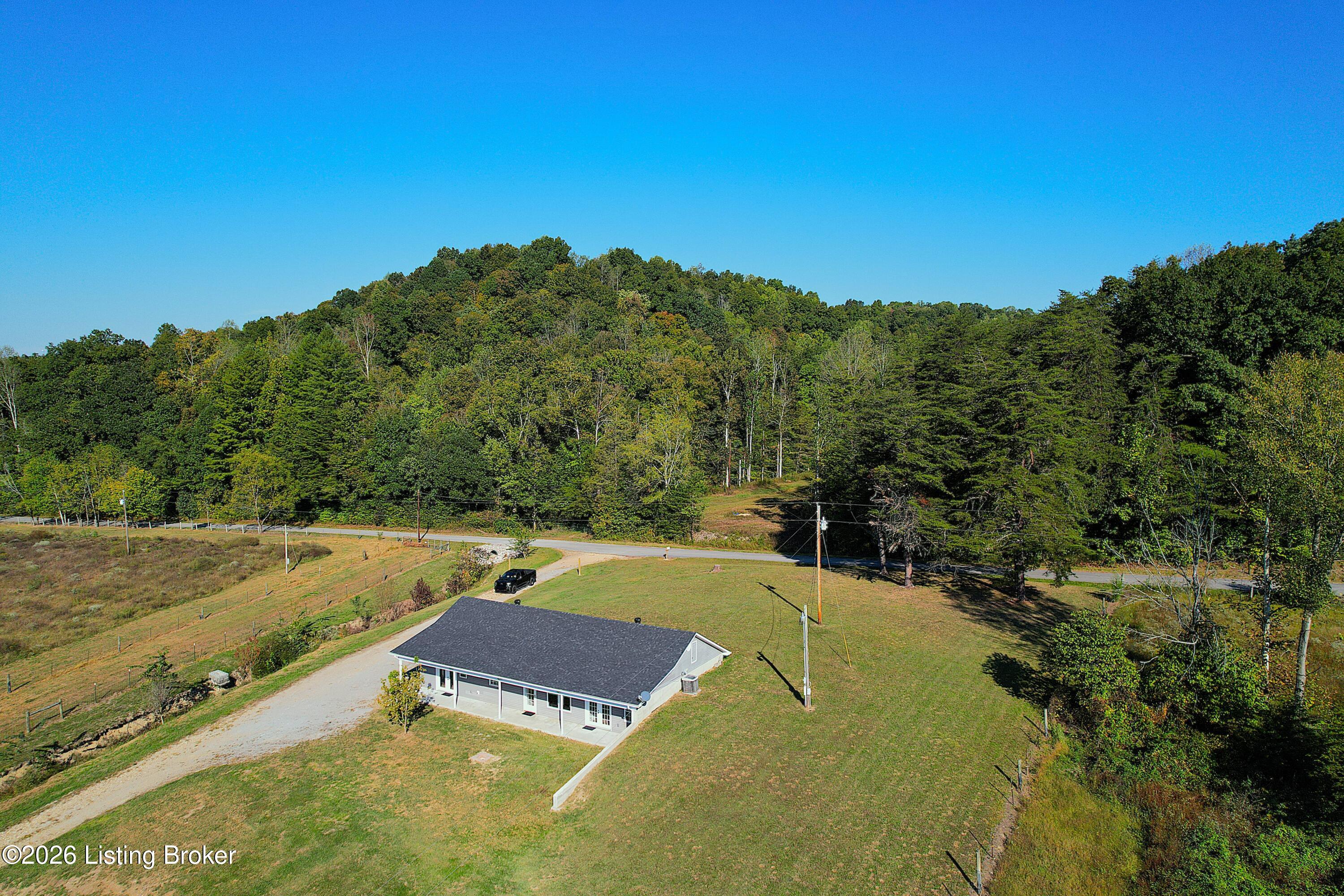 2902 Woods Creek Rd Property Photo 1