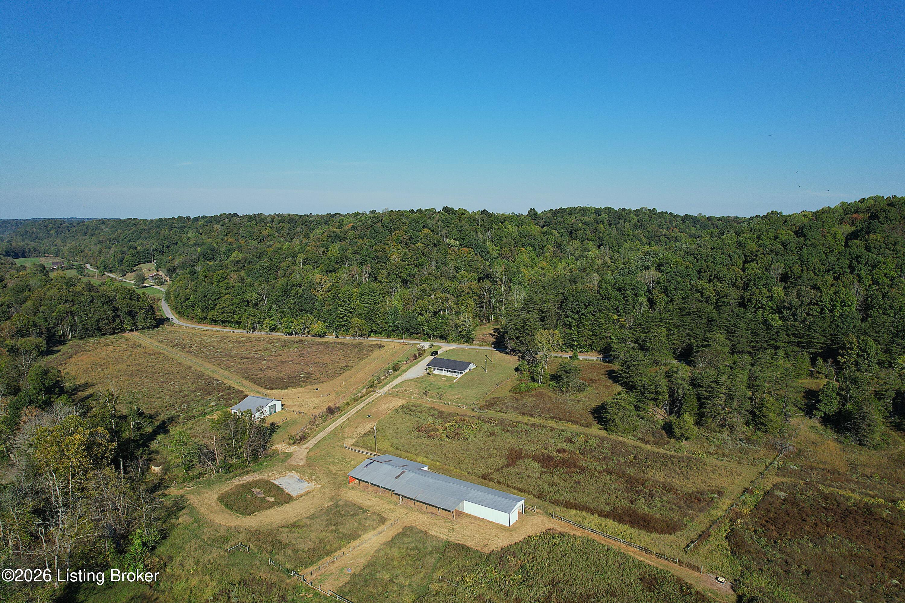2902 Woods Creek Rd Property Photo 2