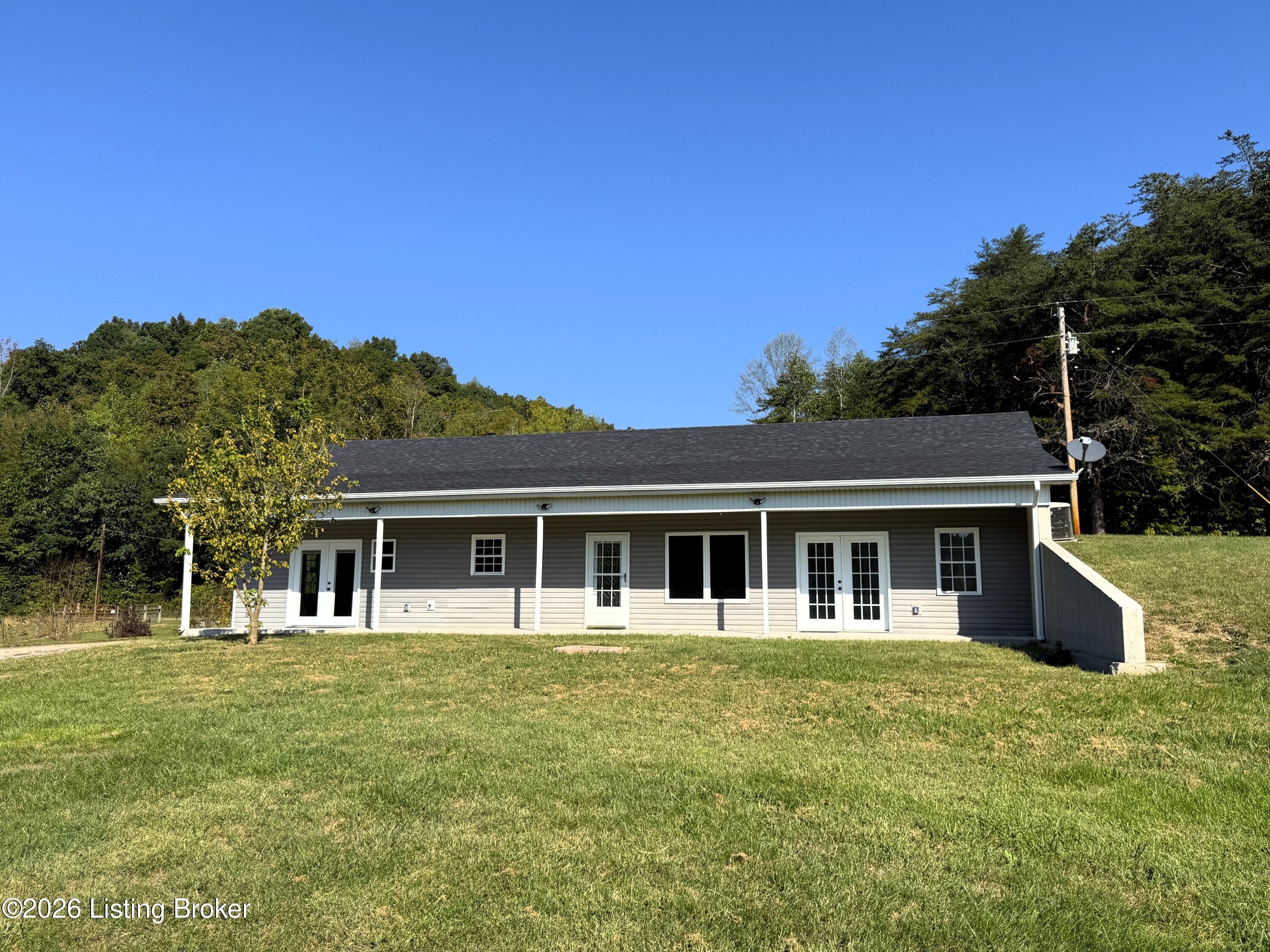 2902 Woods Creek Rd Property Photo 3