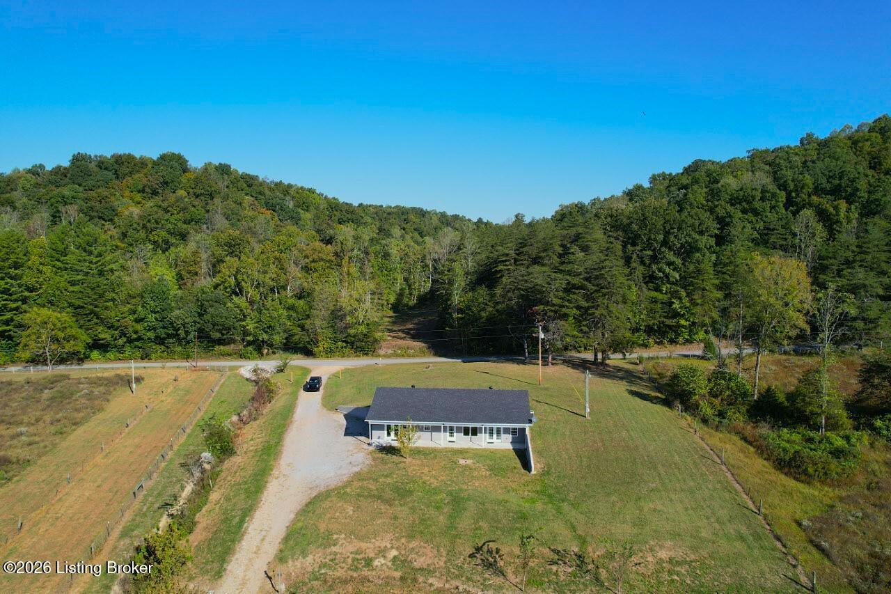 2902 Woods Creek Rd Property Photo 4
