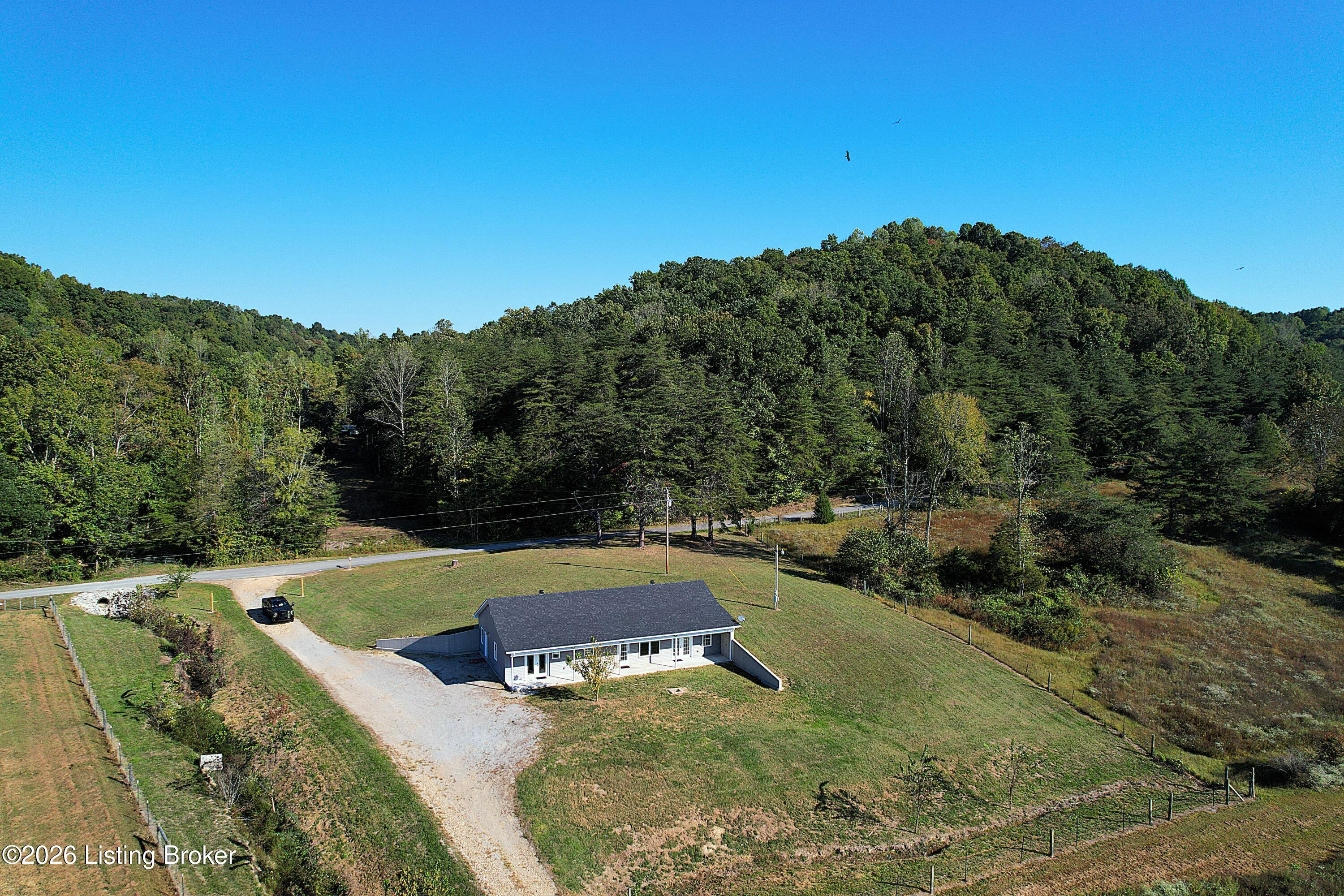 2902 Woods Creek Rd Property Photo 5