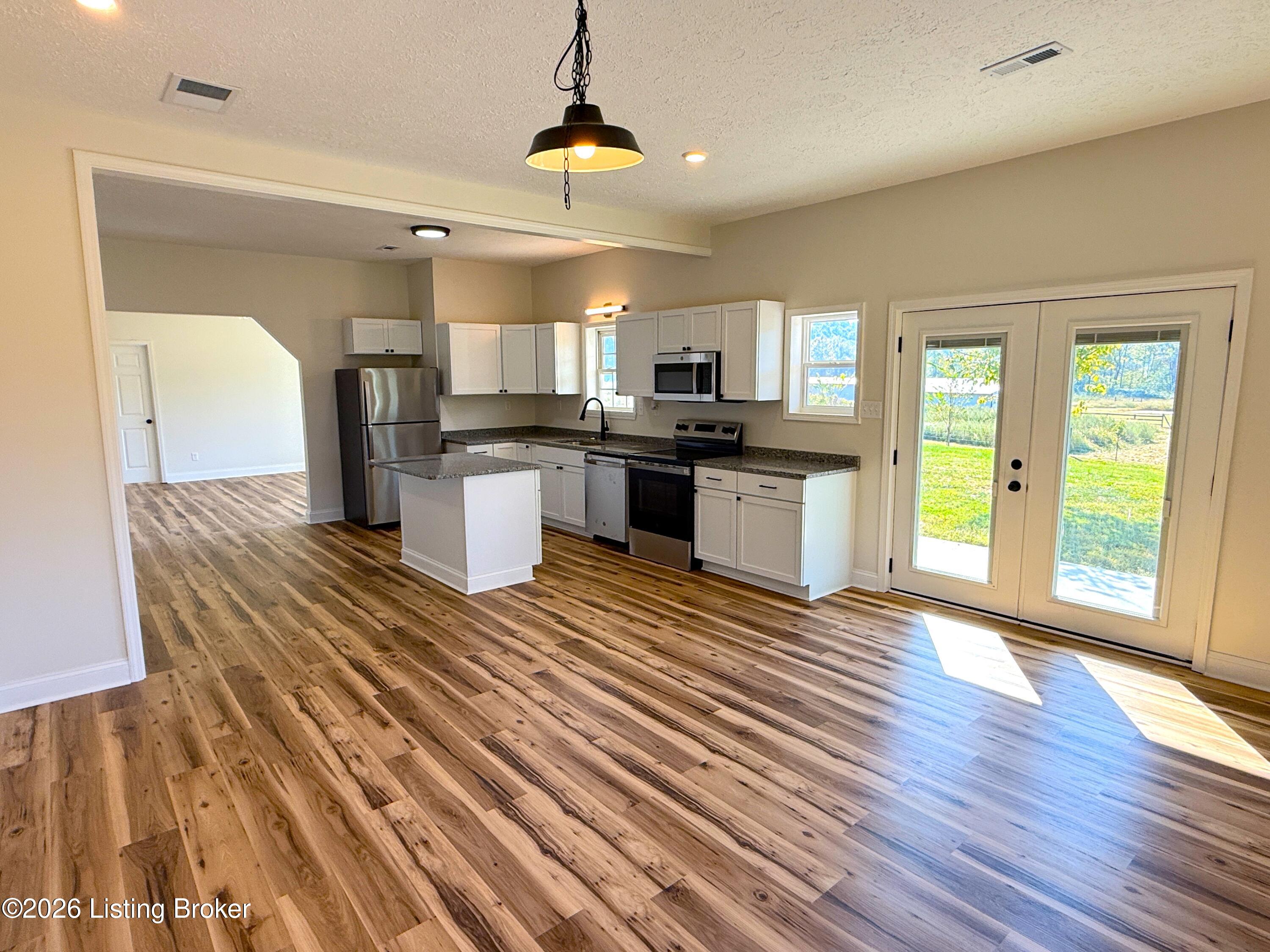 2902 Woods Creek Rd Property Photo 17
