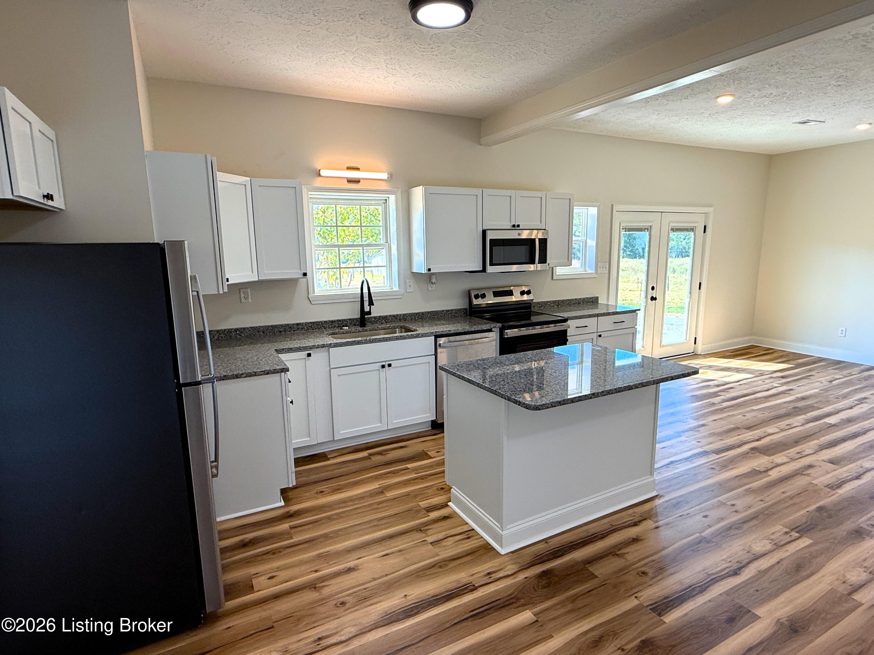 2902 Woods Creek Rd Property Photo 18
