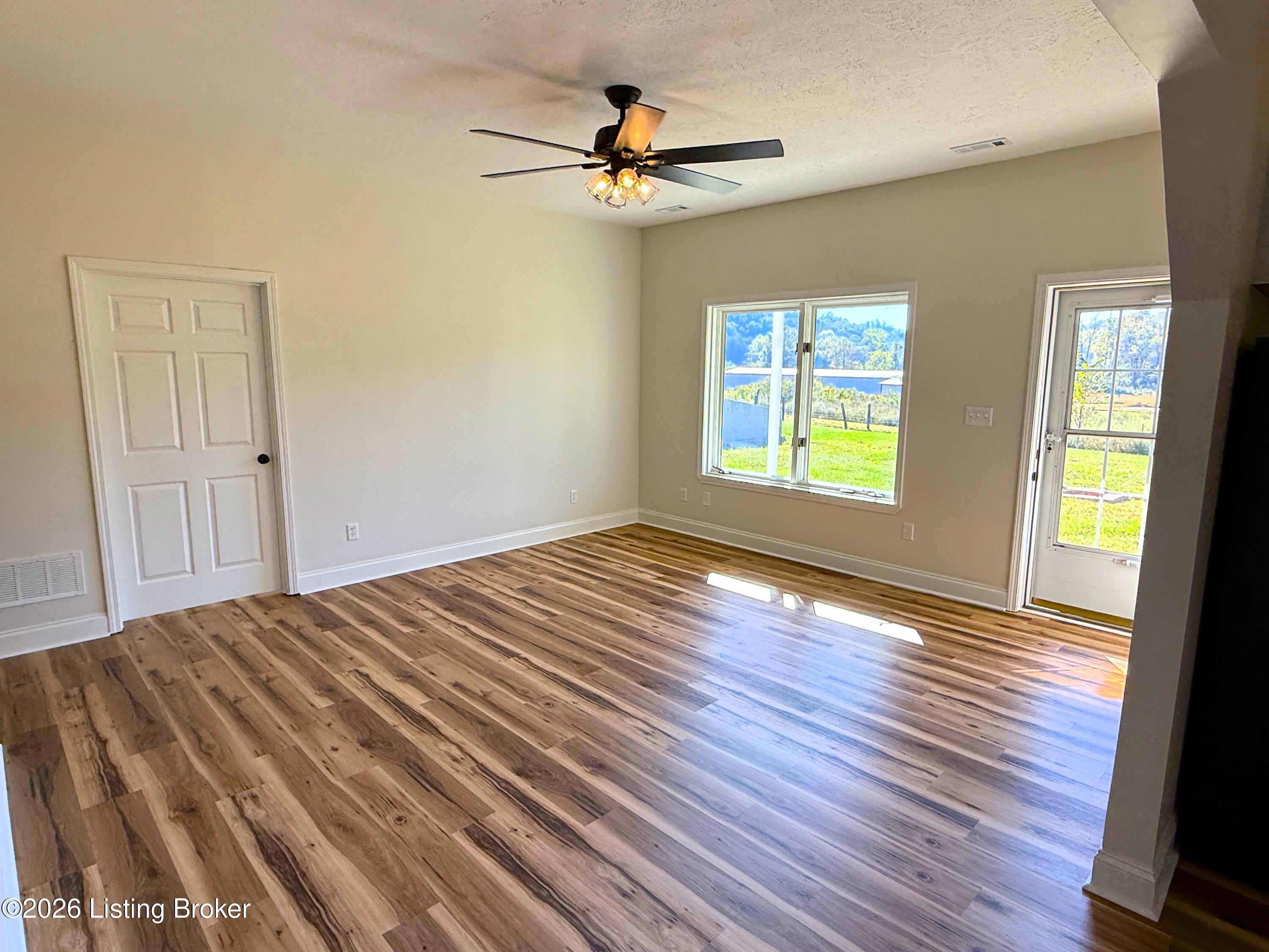 2902 Woods Creek Rd Property Photo 26