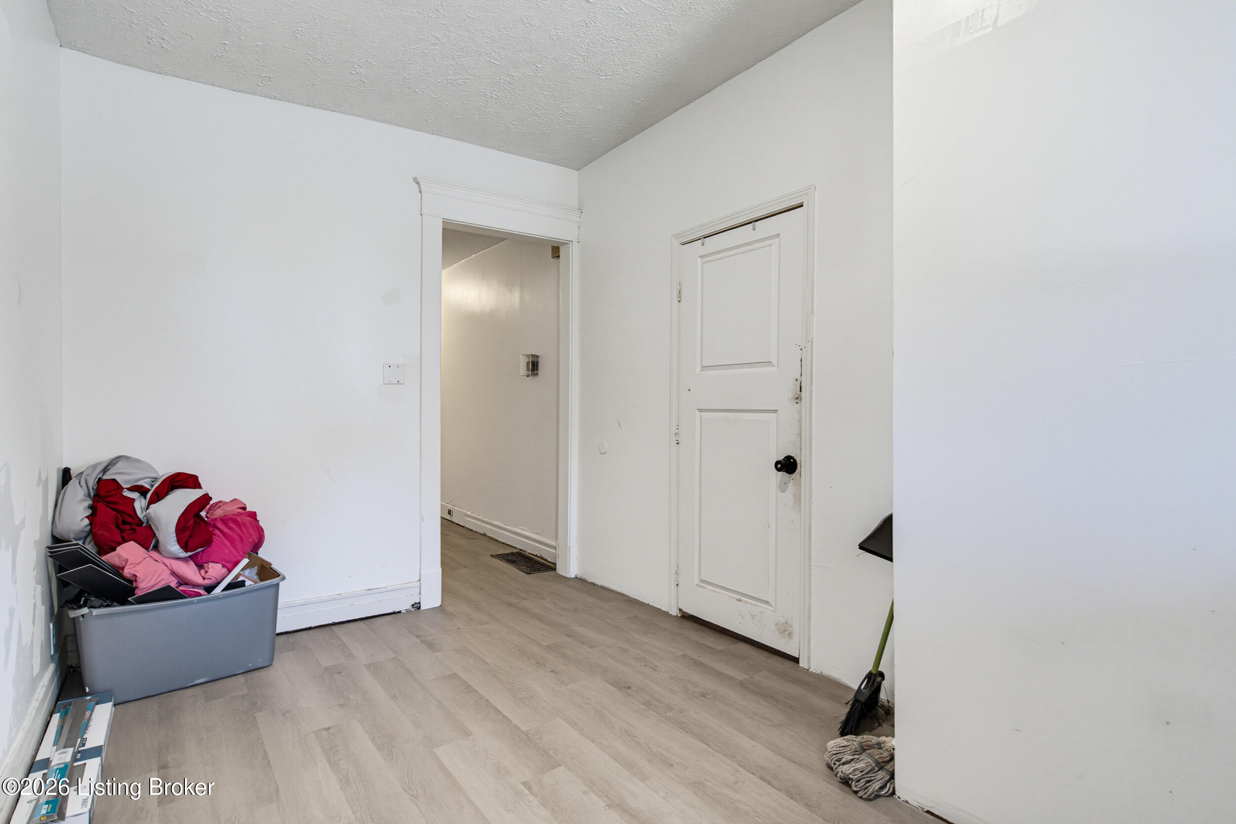 672 Cecil Ave Property Photo 8