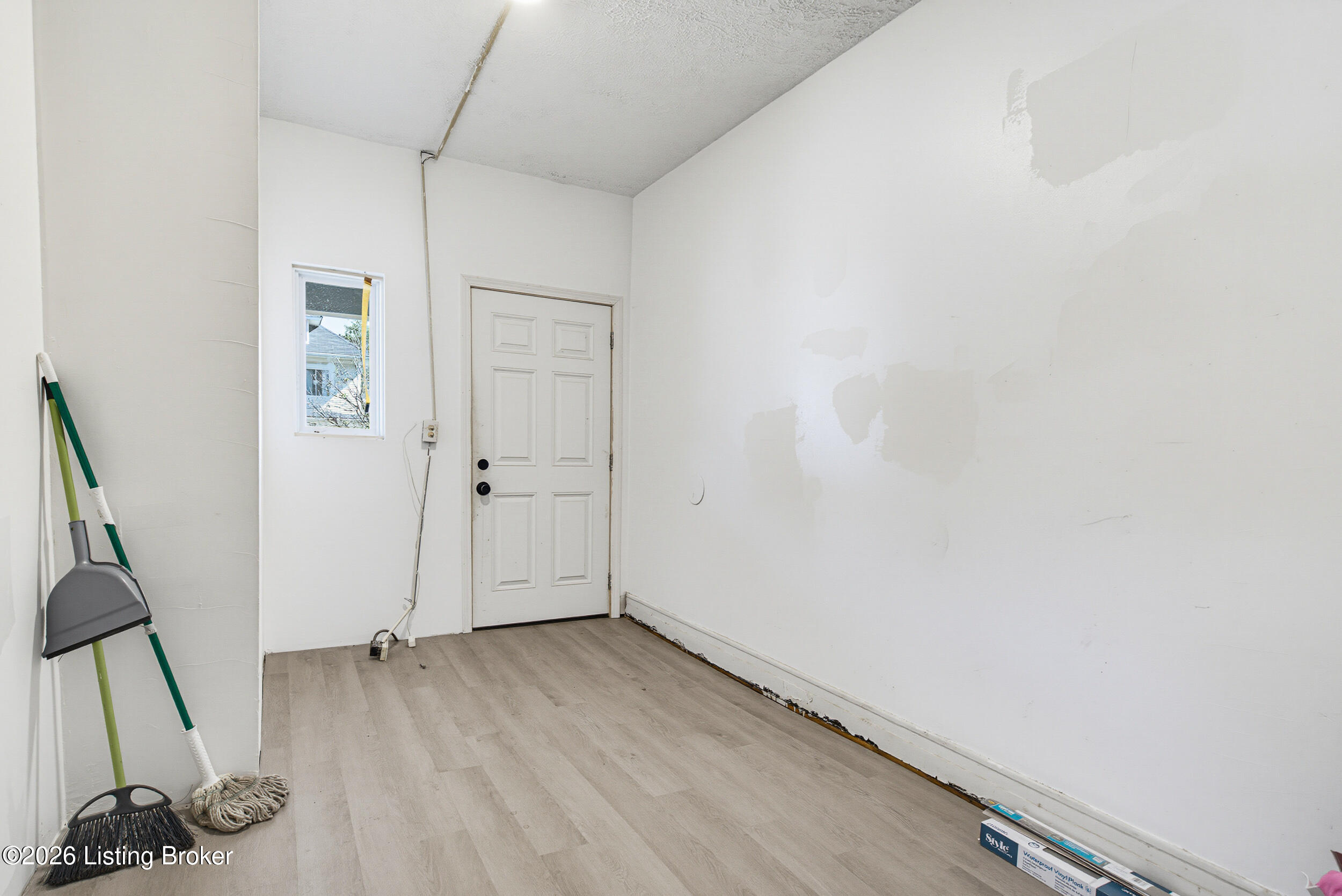 672 Cecil Ave Property Photo 10