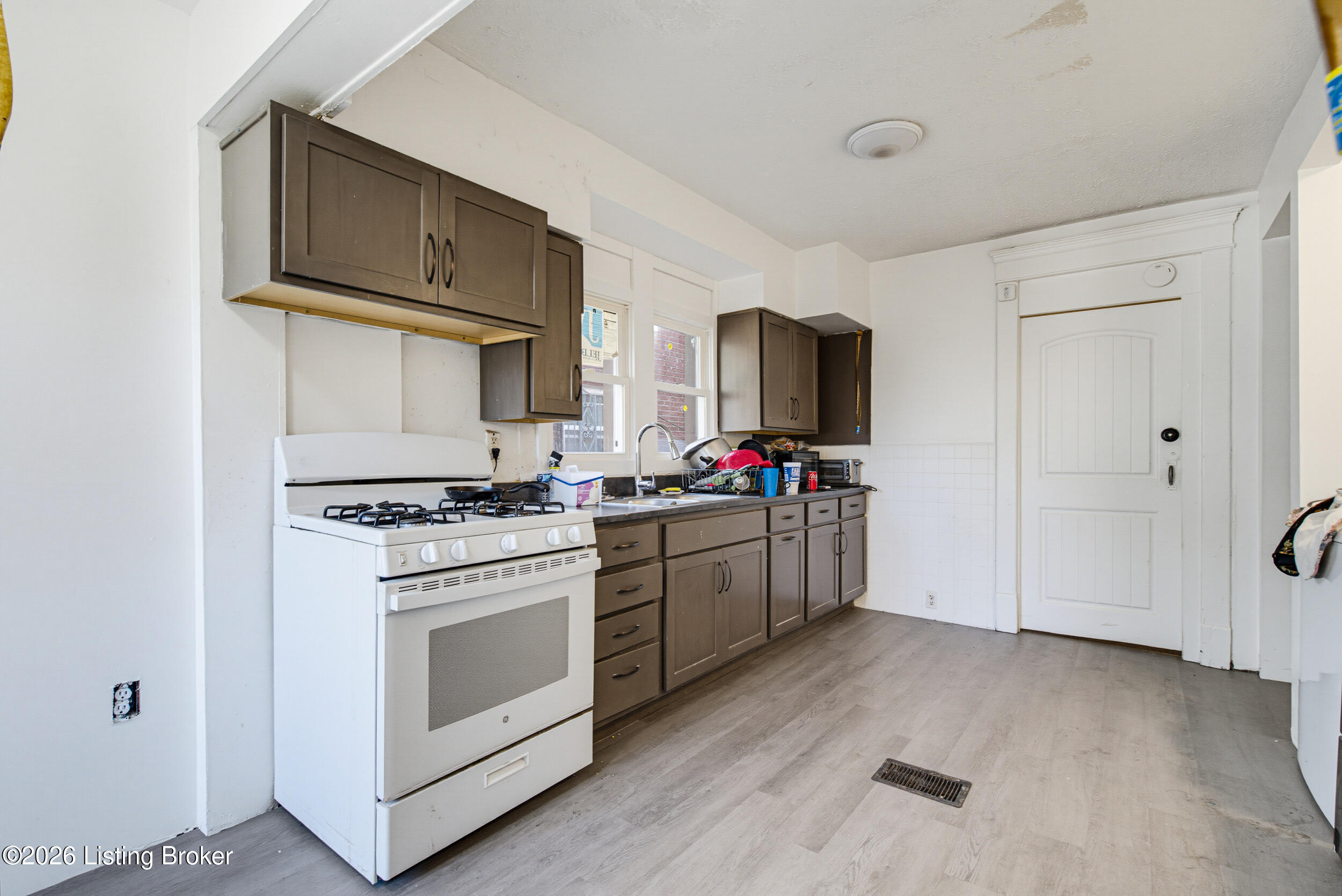 672 Cecil Ave Property Photo 14