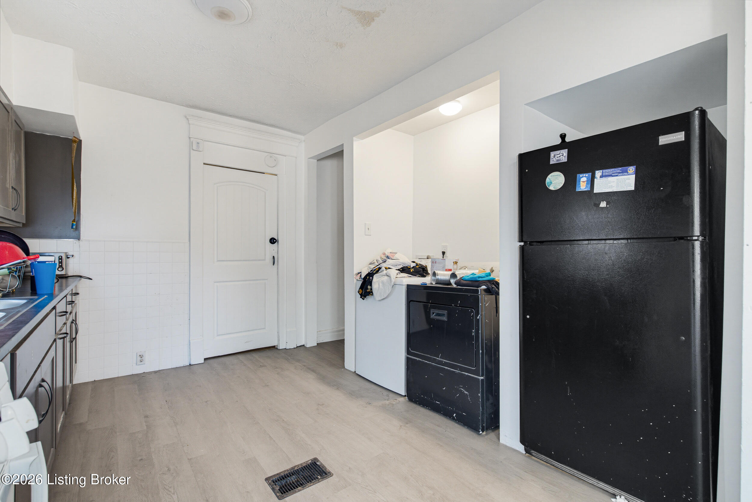 672 Cecil Ave Property Photo 16