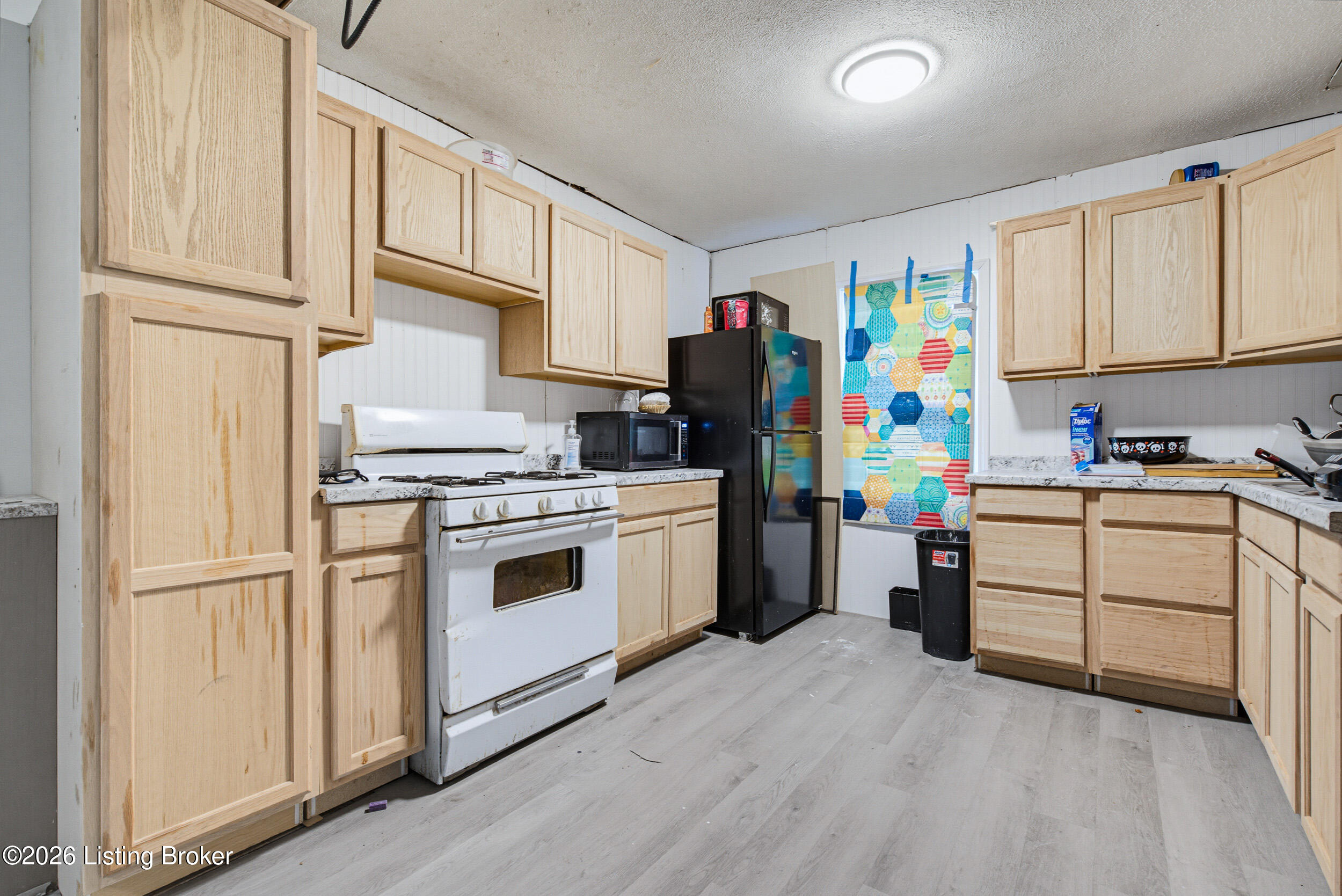 672 Cecil Ave Property Photo 37