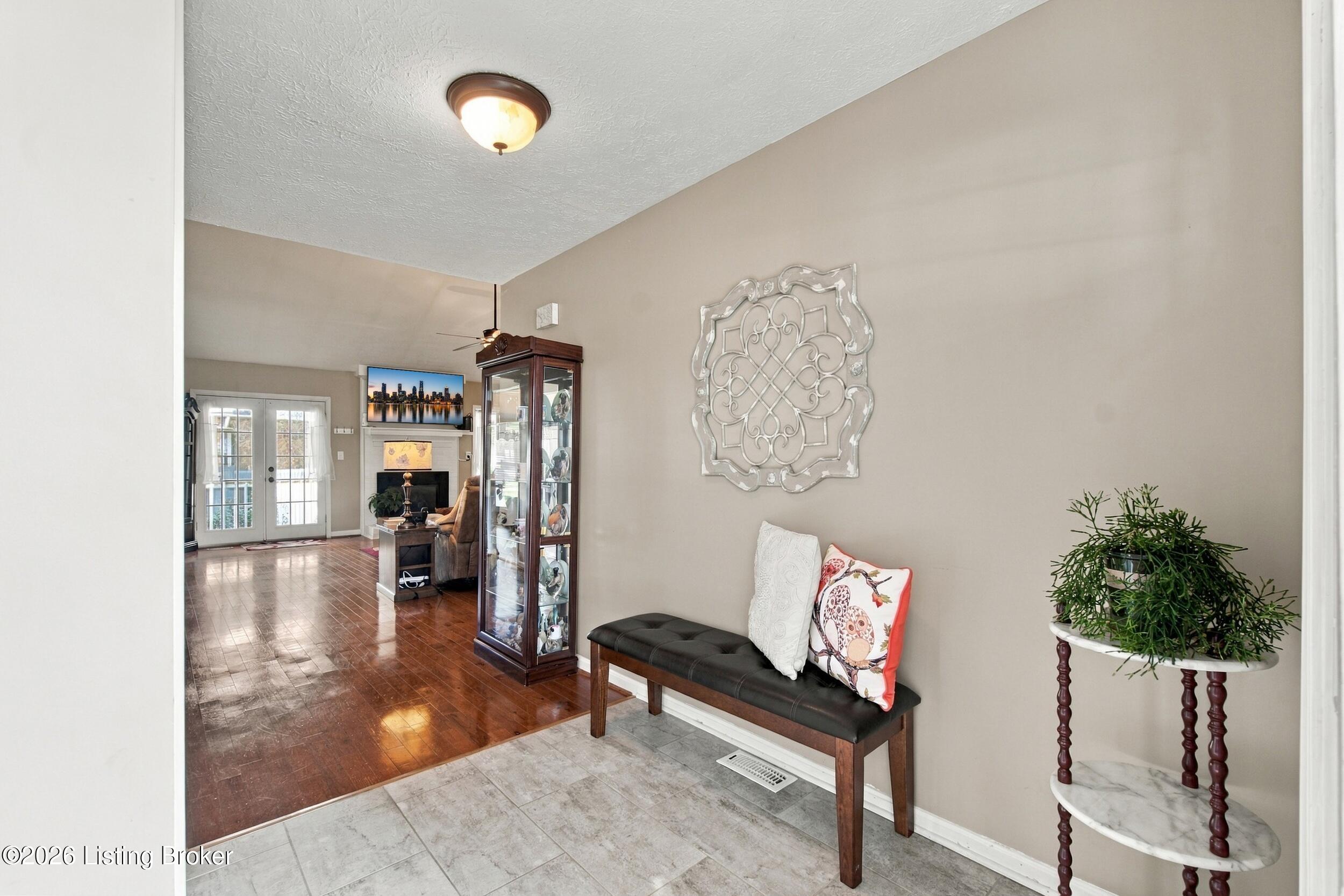 1318 Worth Ave Property Photo 3