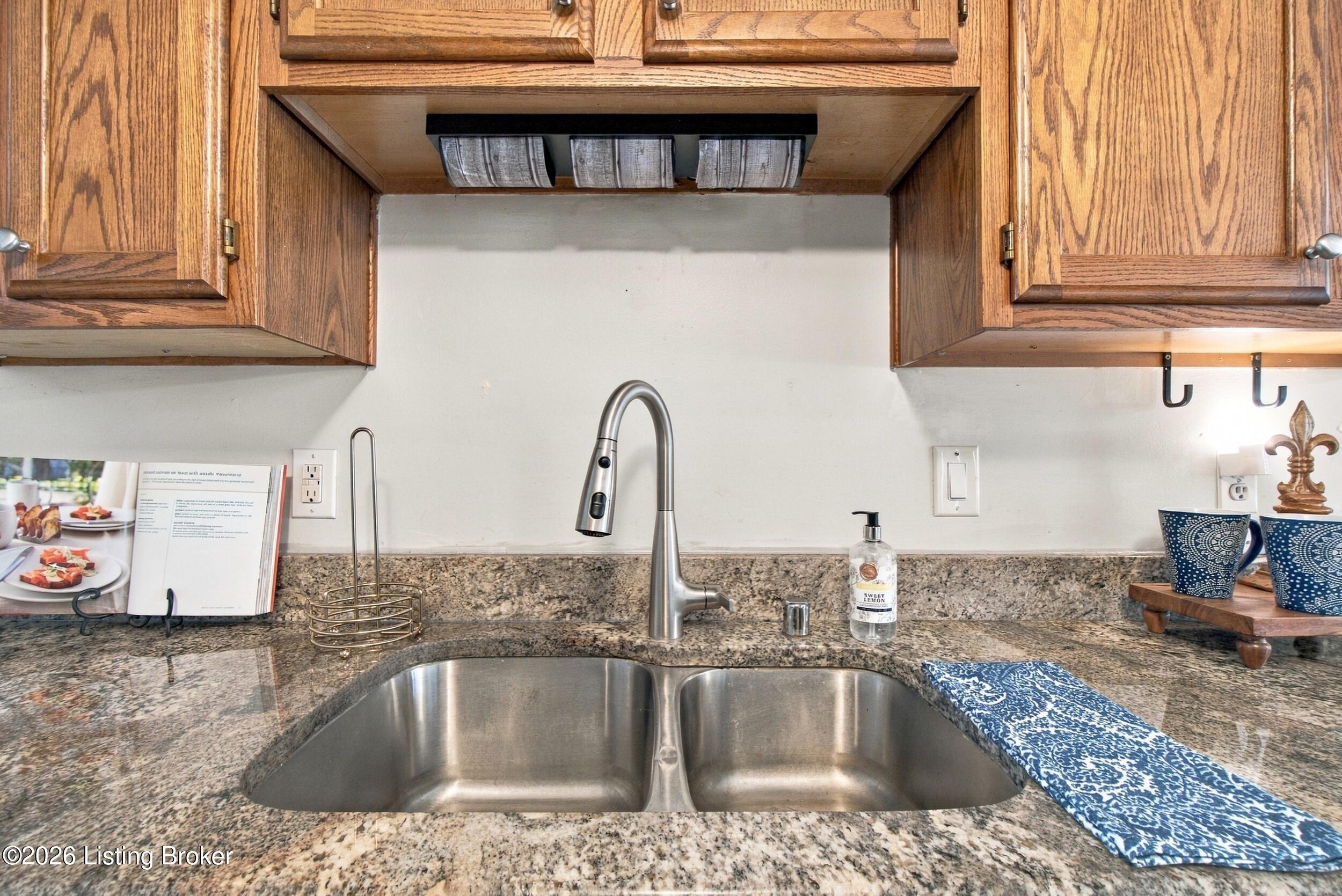 1318 Worth Ave Property Photo 11