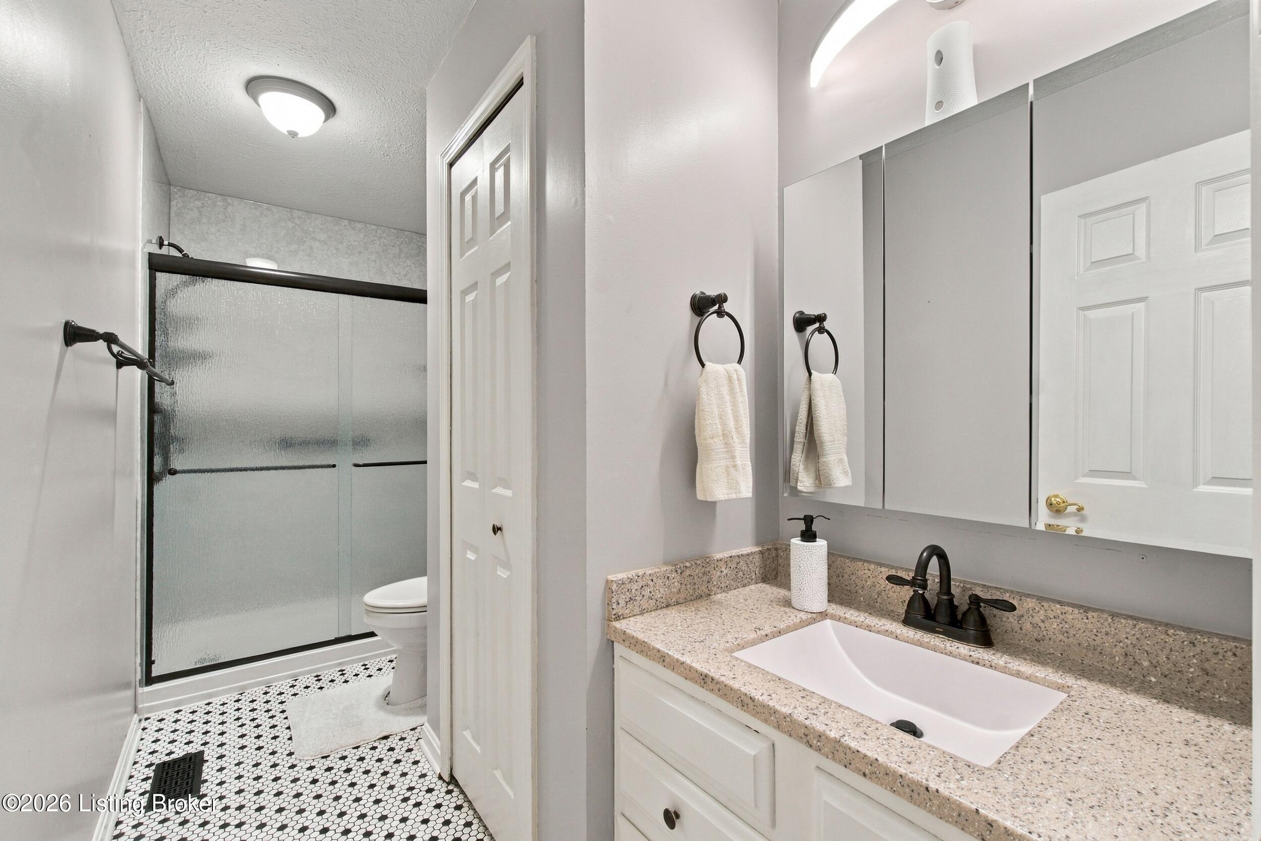 1318 Worth Ave Property Photo 30