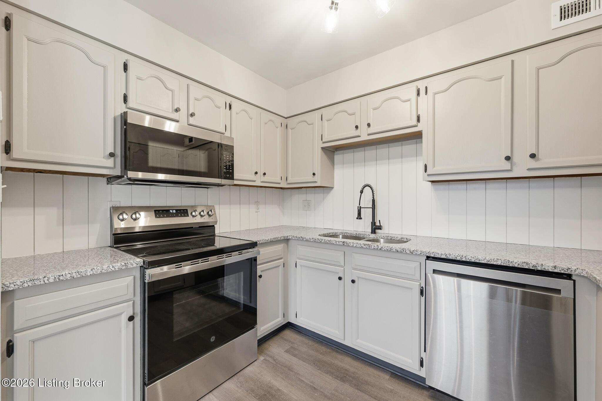 4001 Stoneview Dr Unit 2 Property Photo 8
